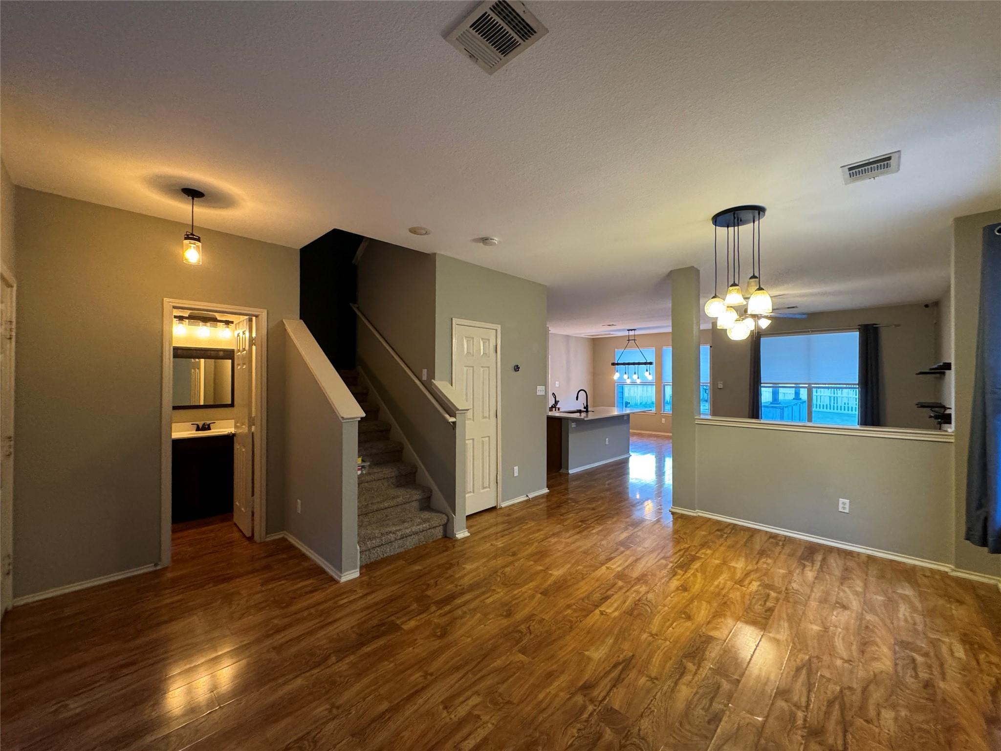 701 Sampson ST — photo 5