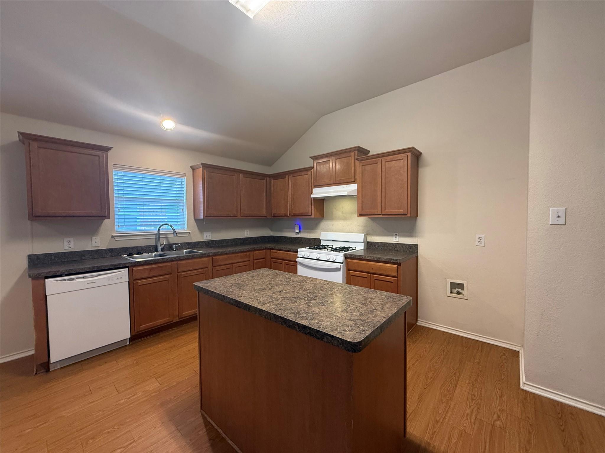 1341 Rainbow Parke DR — photo 4