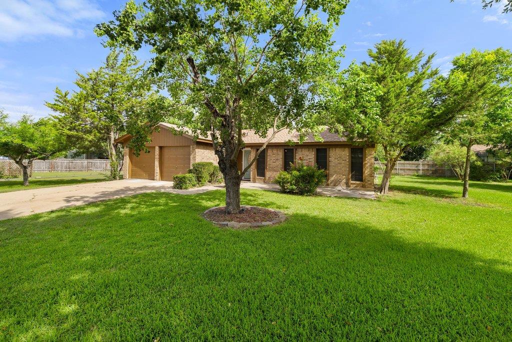 704 Brookwood CIR — photo 4