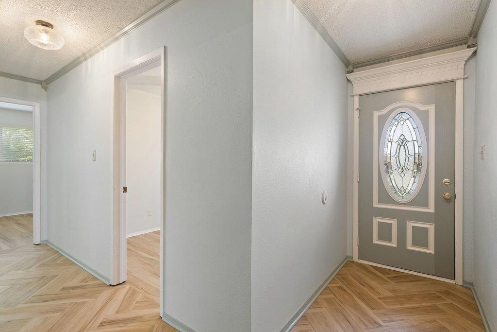 704 Brookwood CIR — photo 5