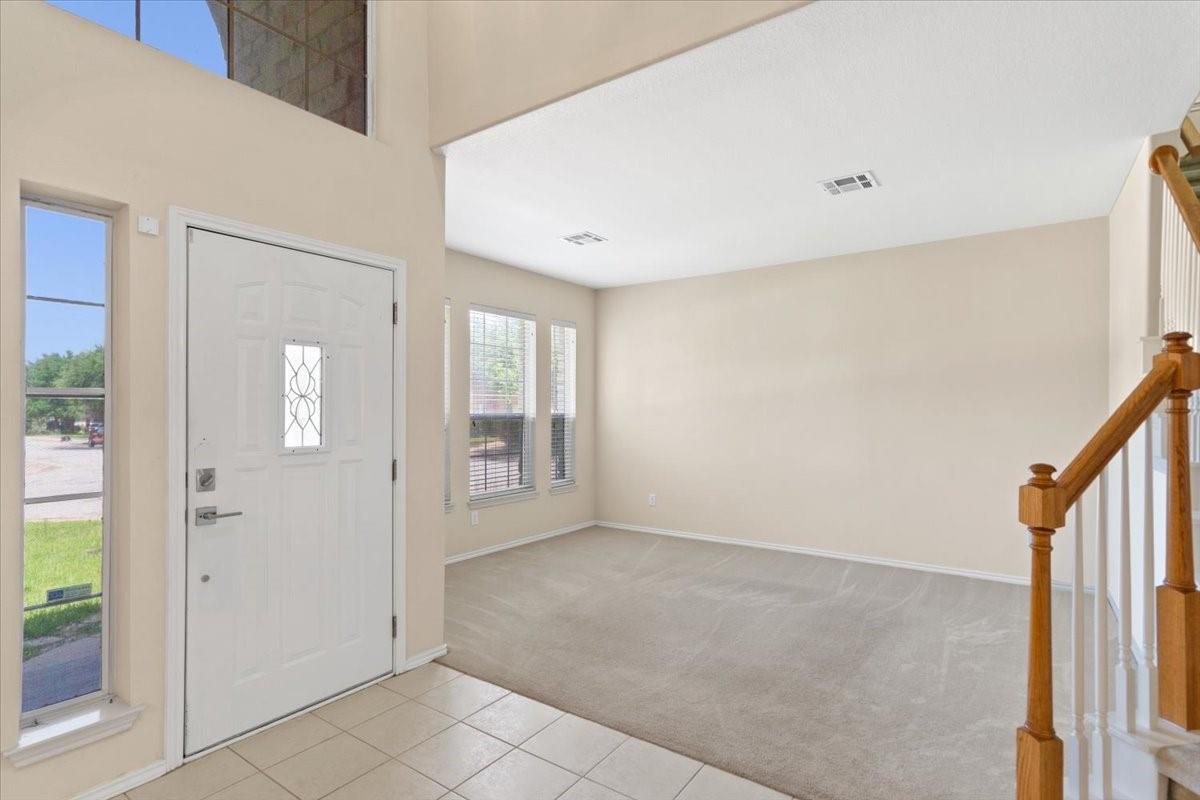 207 Colby LN — photo 3