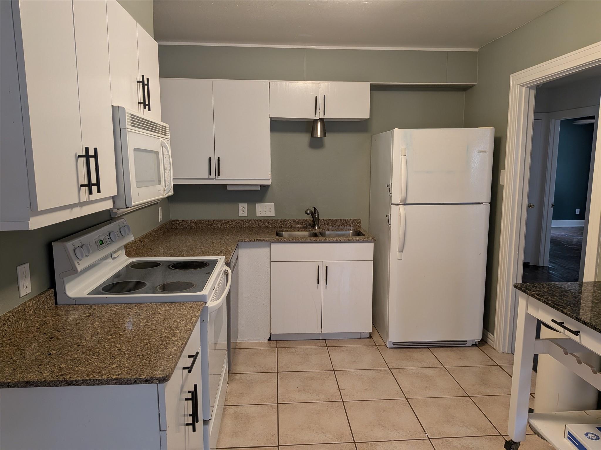 1006 Brentwood ST — photo 4