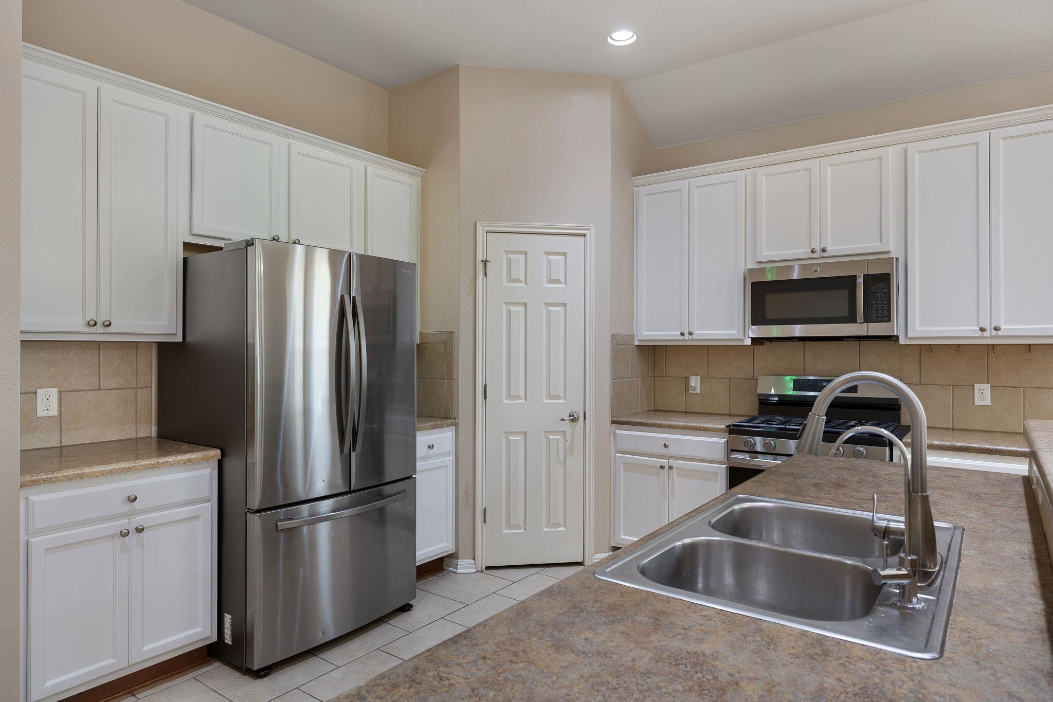 216 Cherry Laurel DR — photo 5
