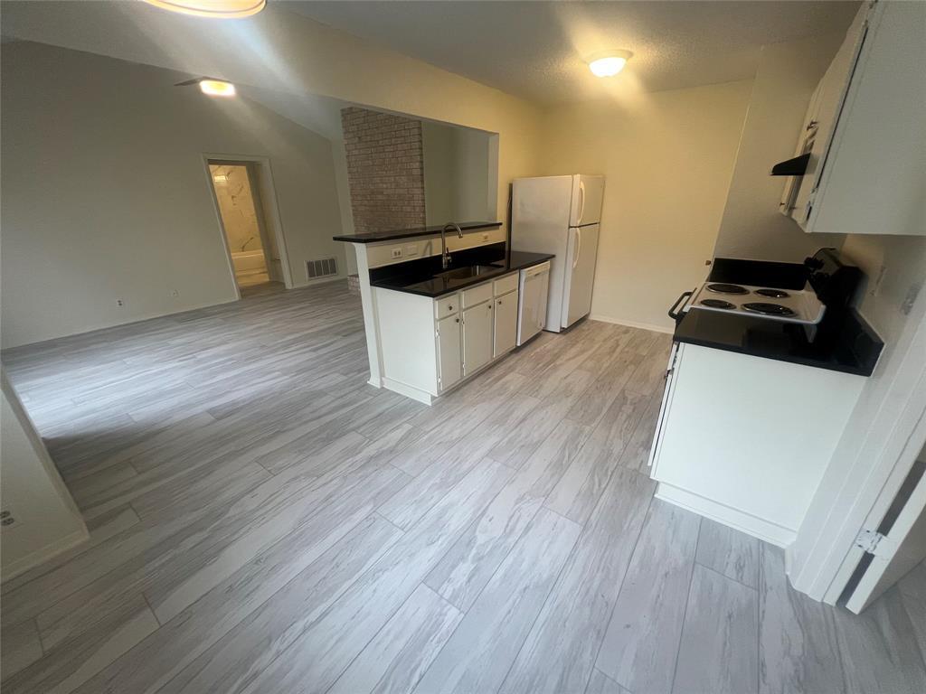 807 Lloyd LN #A — photo 4