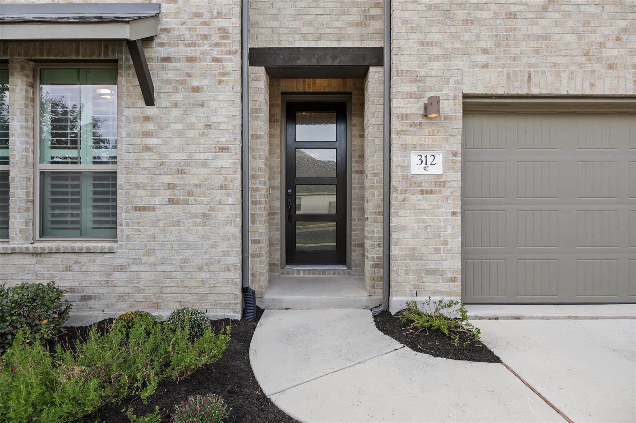 312 MADDOX DR — photo 3