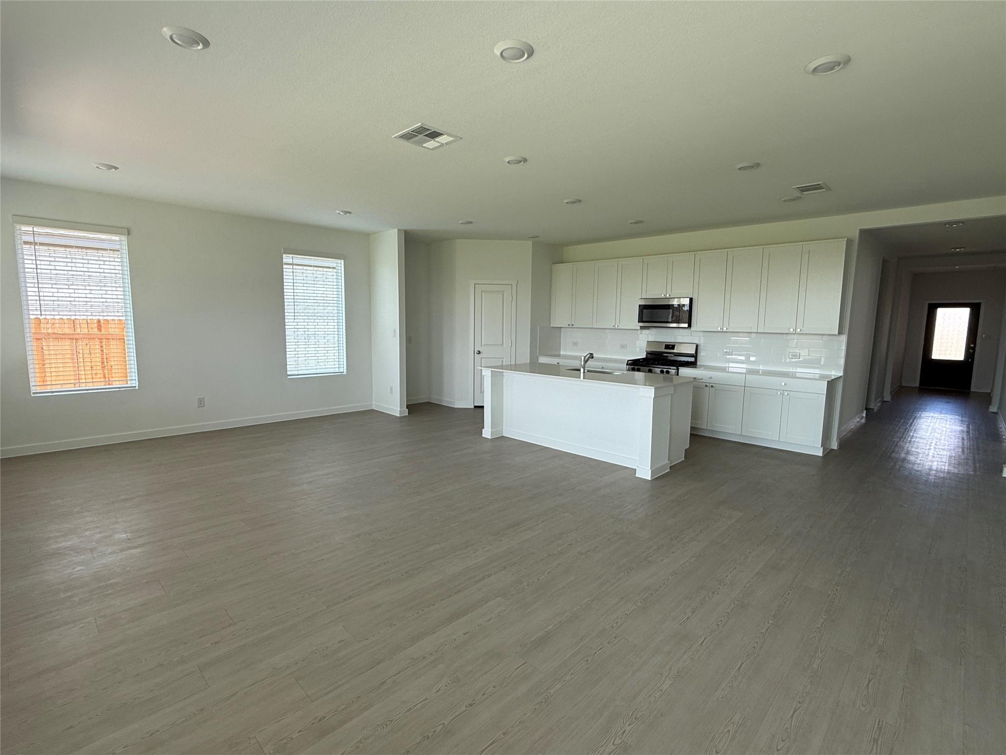 241 Seabreeze ST — photo 4