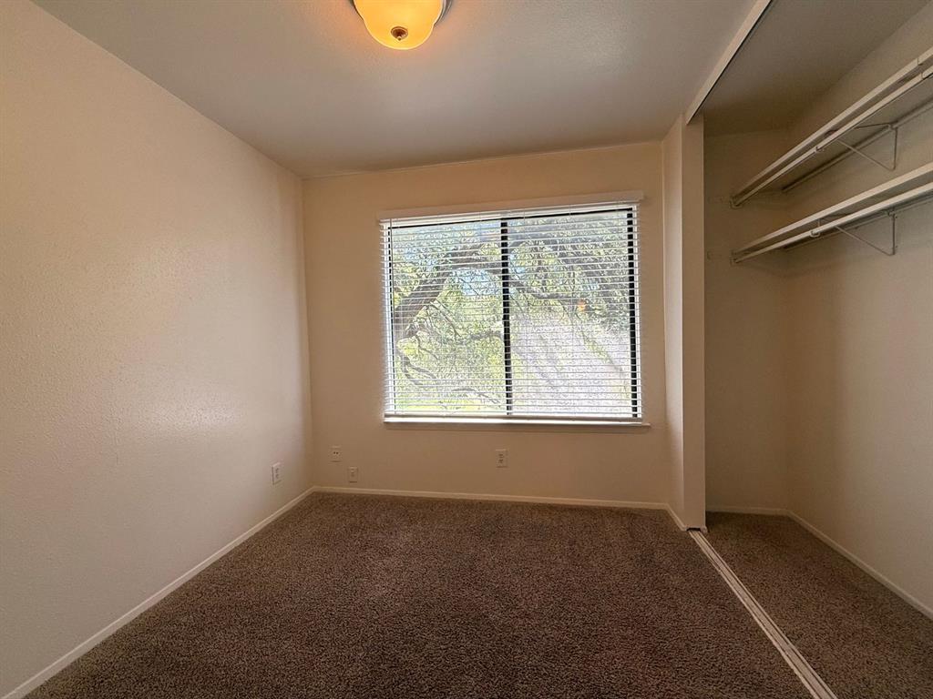 900 Village LN — photo 4