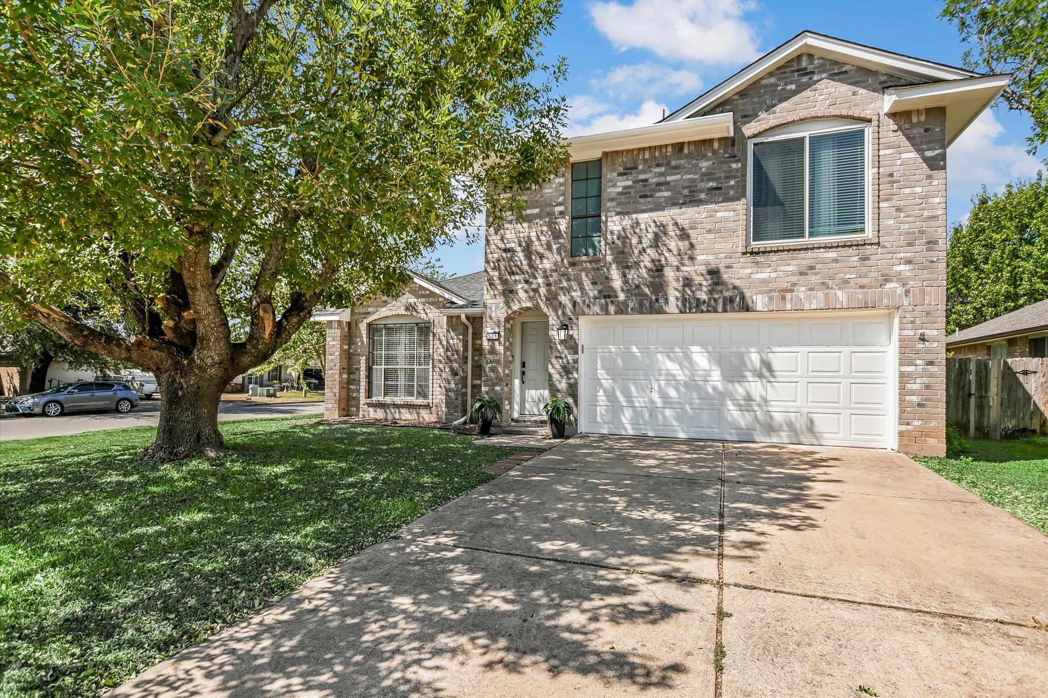 501 Battlecreek LN