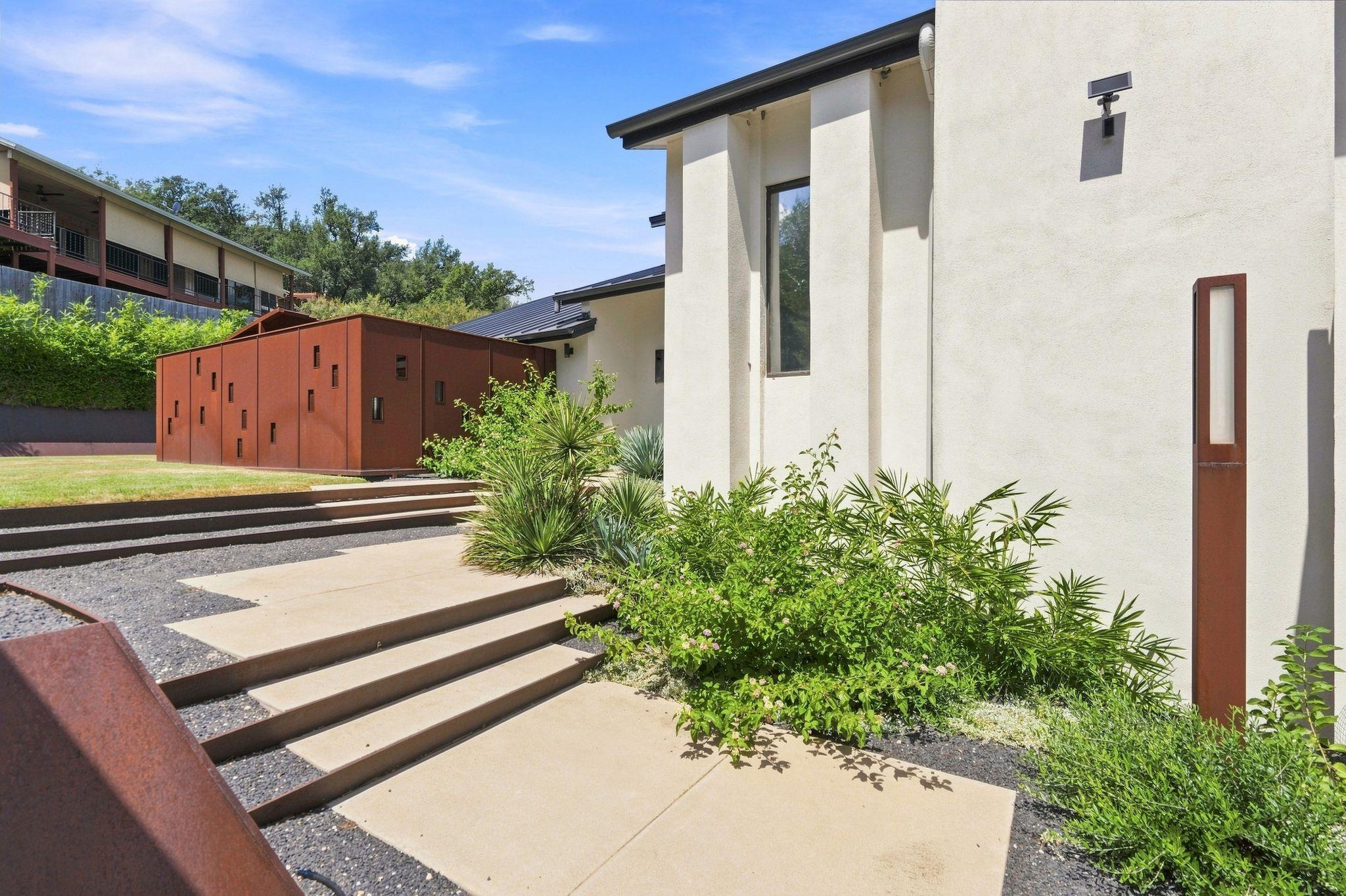 2100 Headwater LN — photo 3