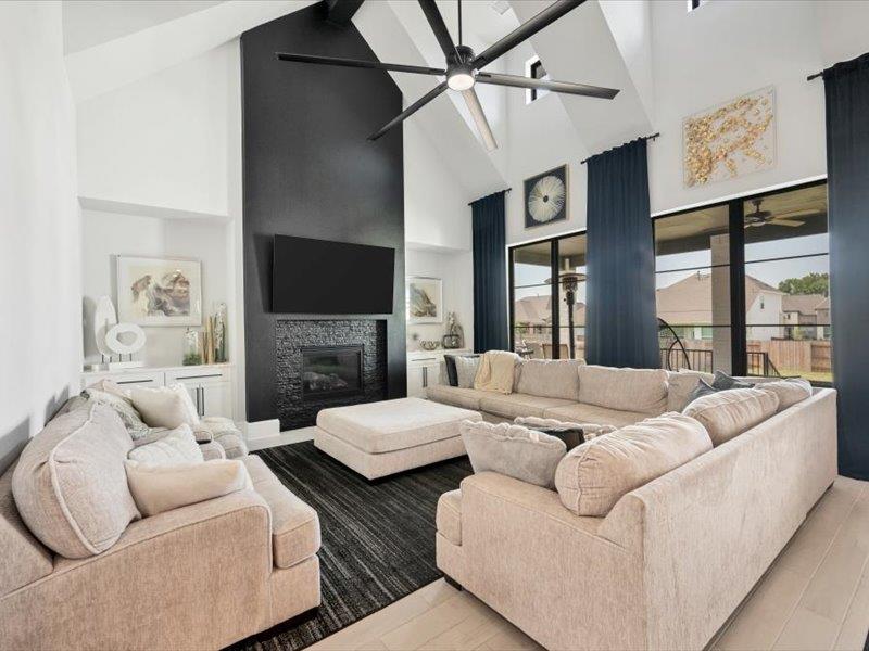 107 Robert Brown LN — photo 4