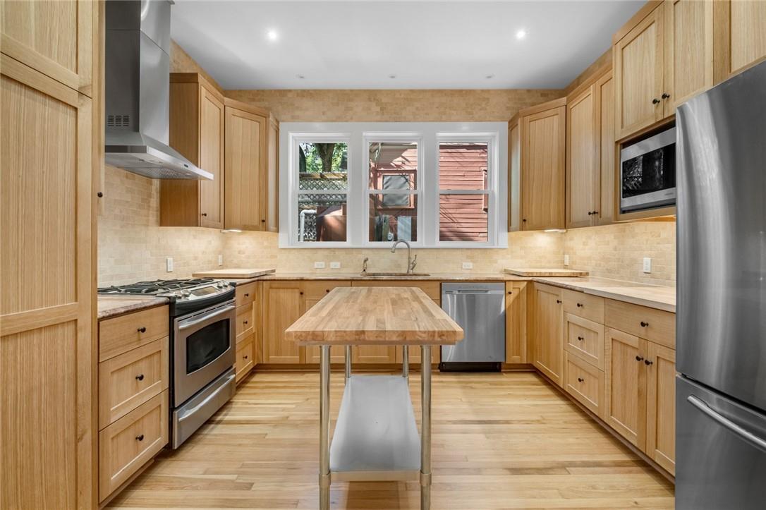 702 Gibson ST — photo 3