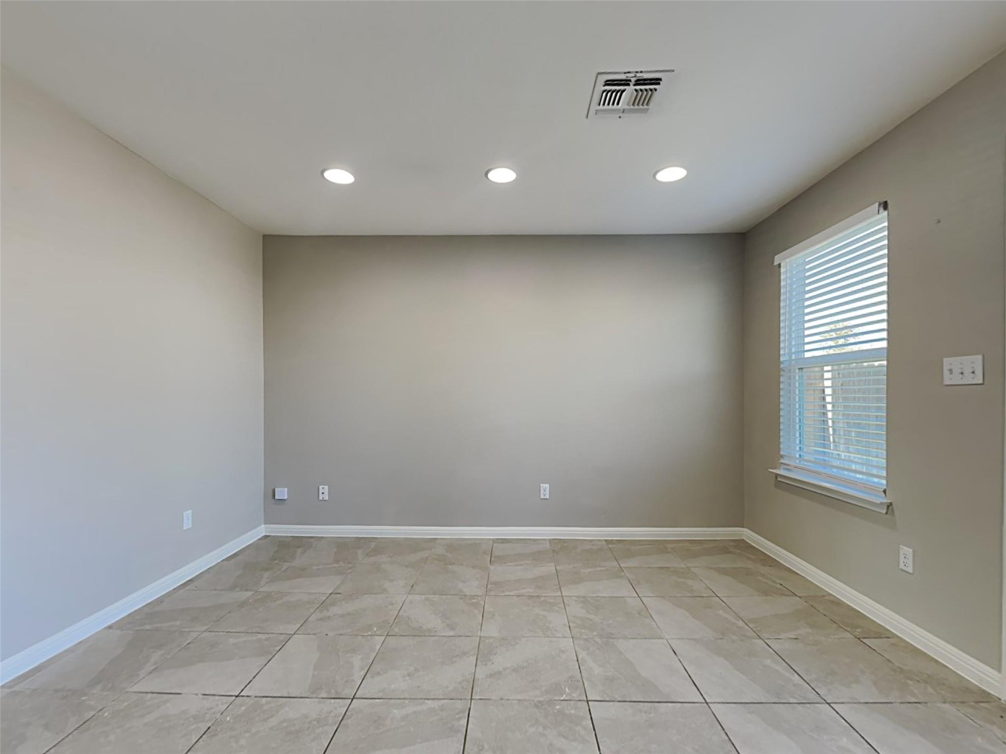 1052 Esplanade PKWY — photo 3