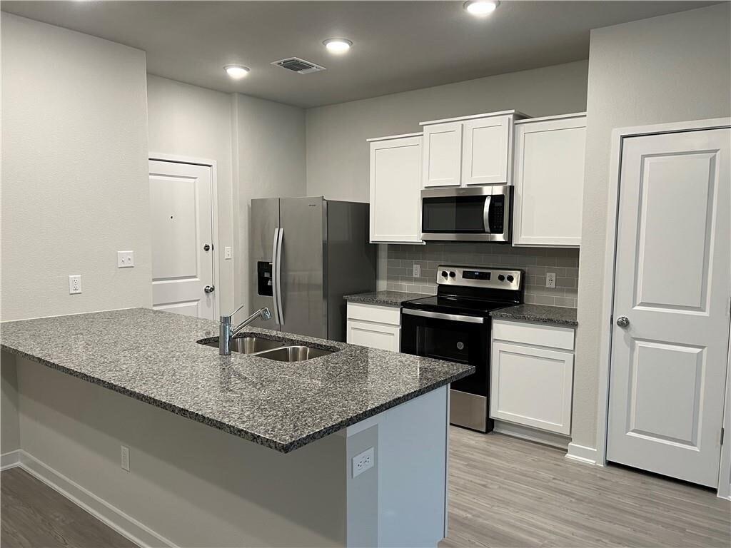605 South ST — photo 3