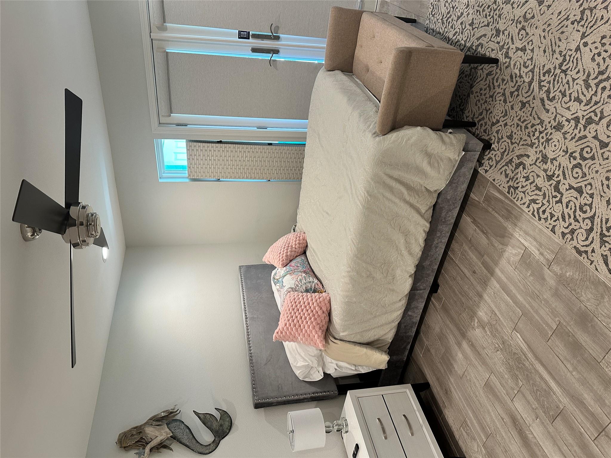 611 Lauderdale DR — photo 4