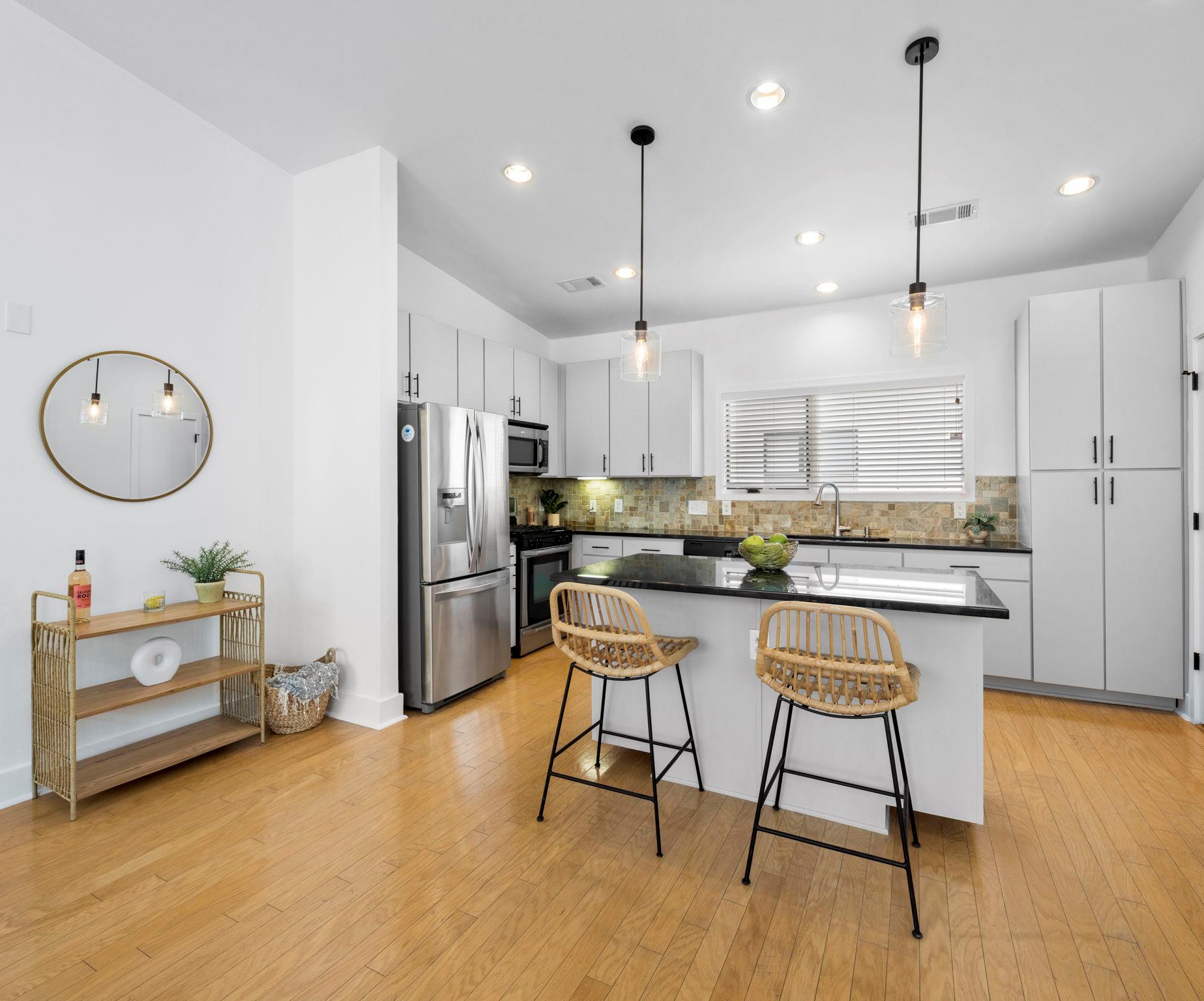1702 Lamar BLVD #21 — photo 4