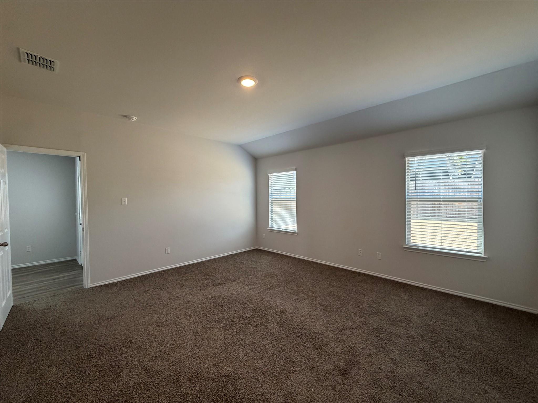 1160 Oxford LN — photo 5