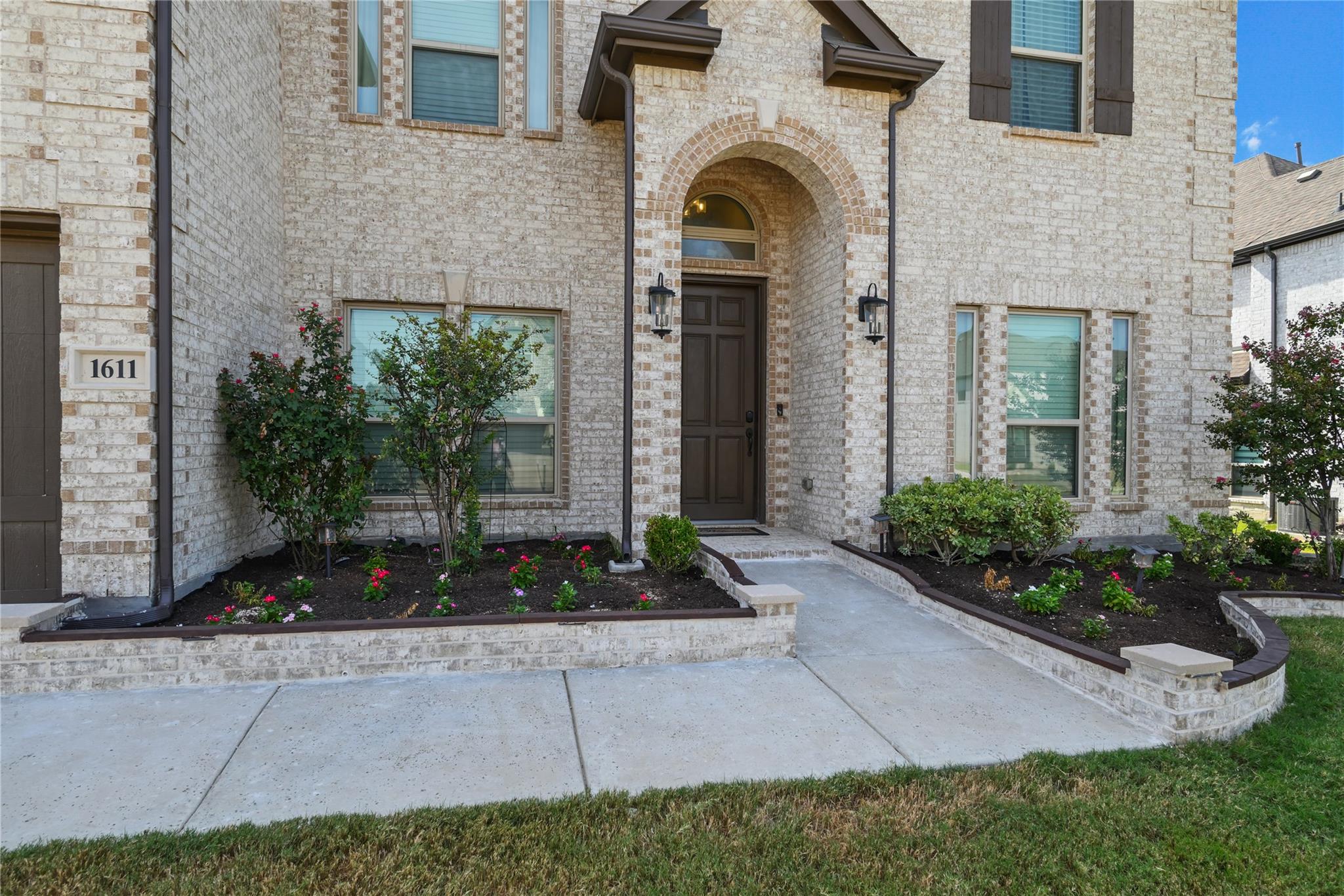 1611 McMaster LN — photo 4