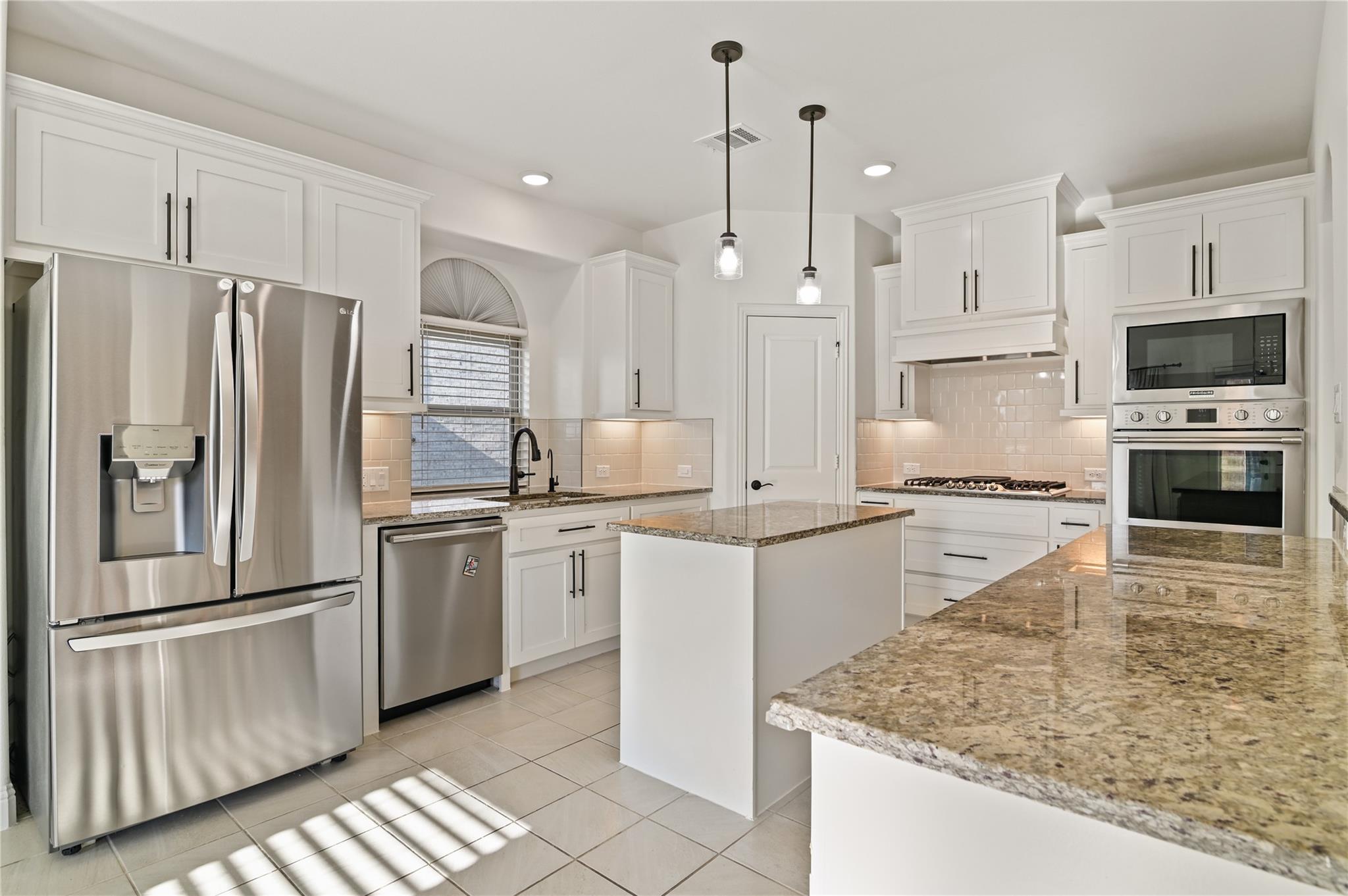 1611 McMaster LN — photo 5