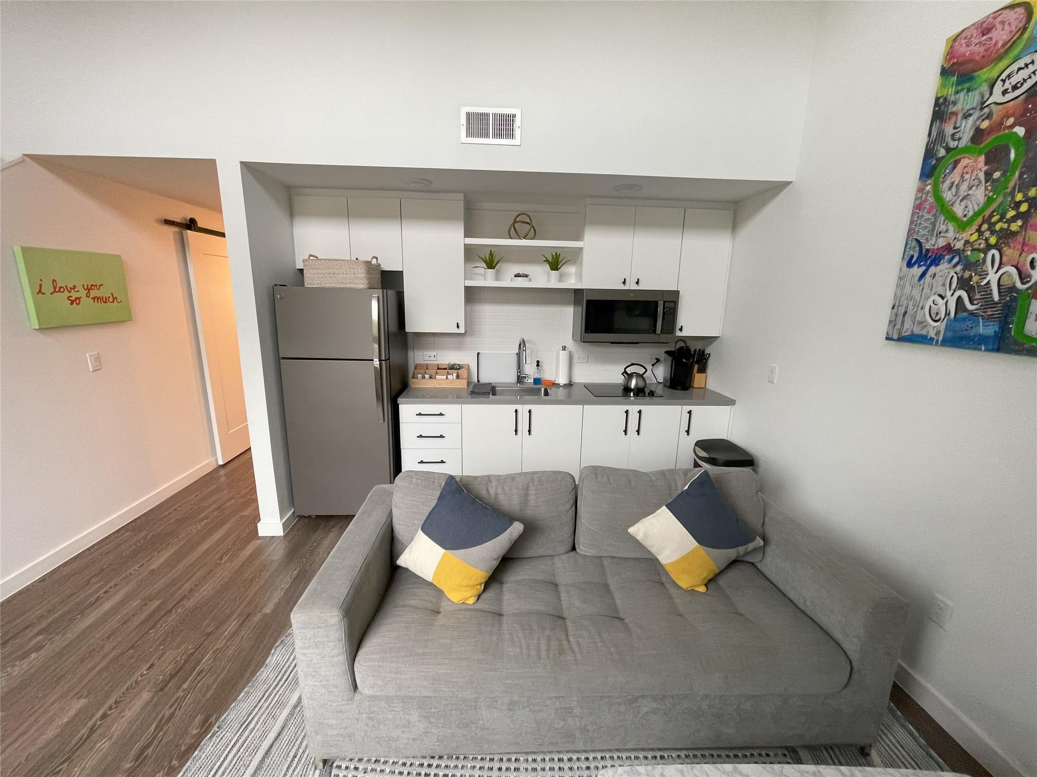 49 Navasota ST #201 — photo 3