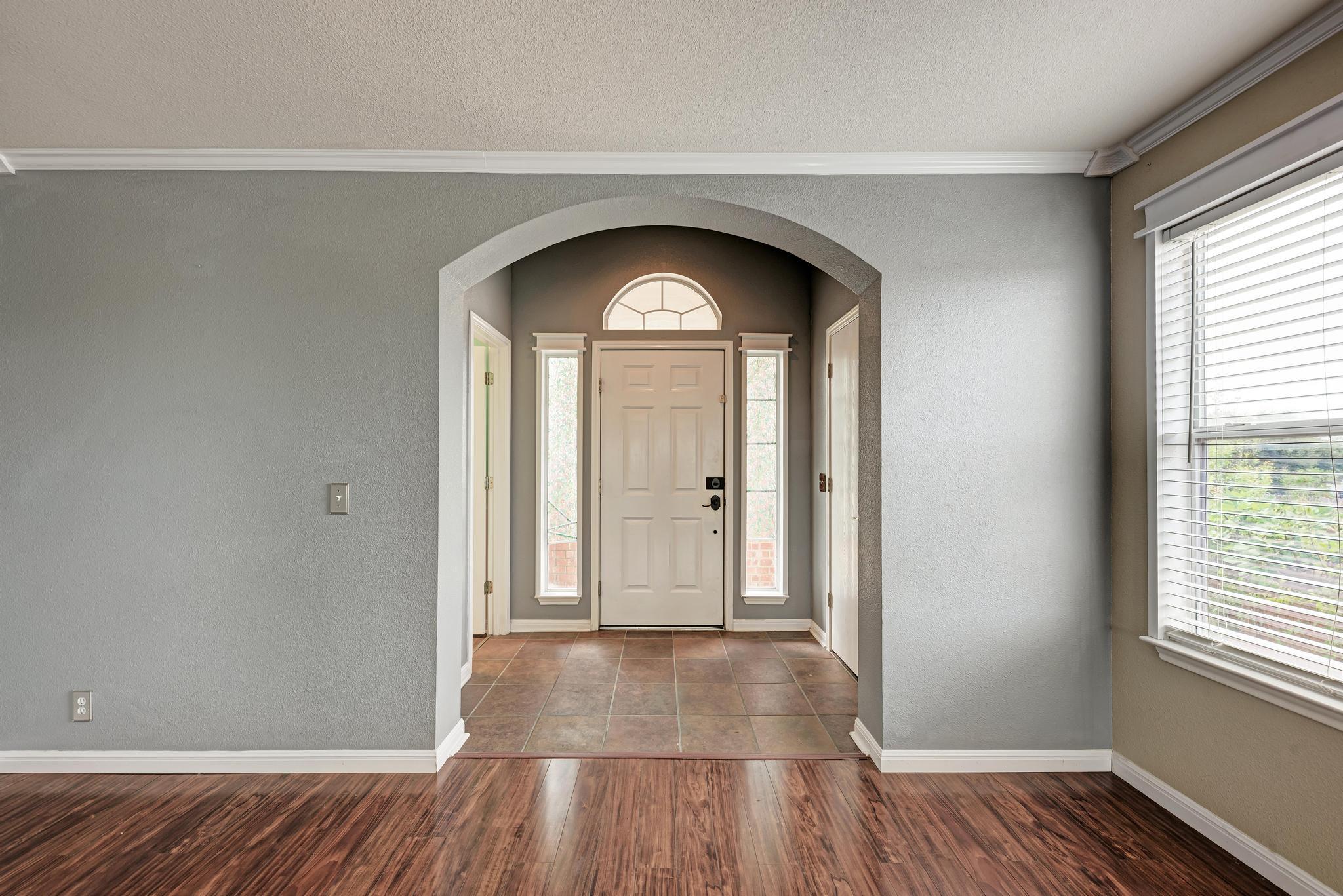 903 Estate DR — photo 3