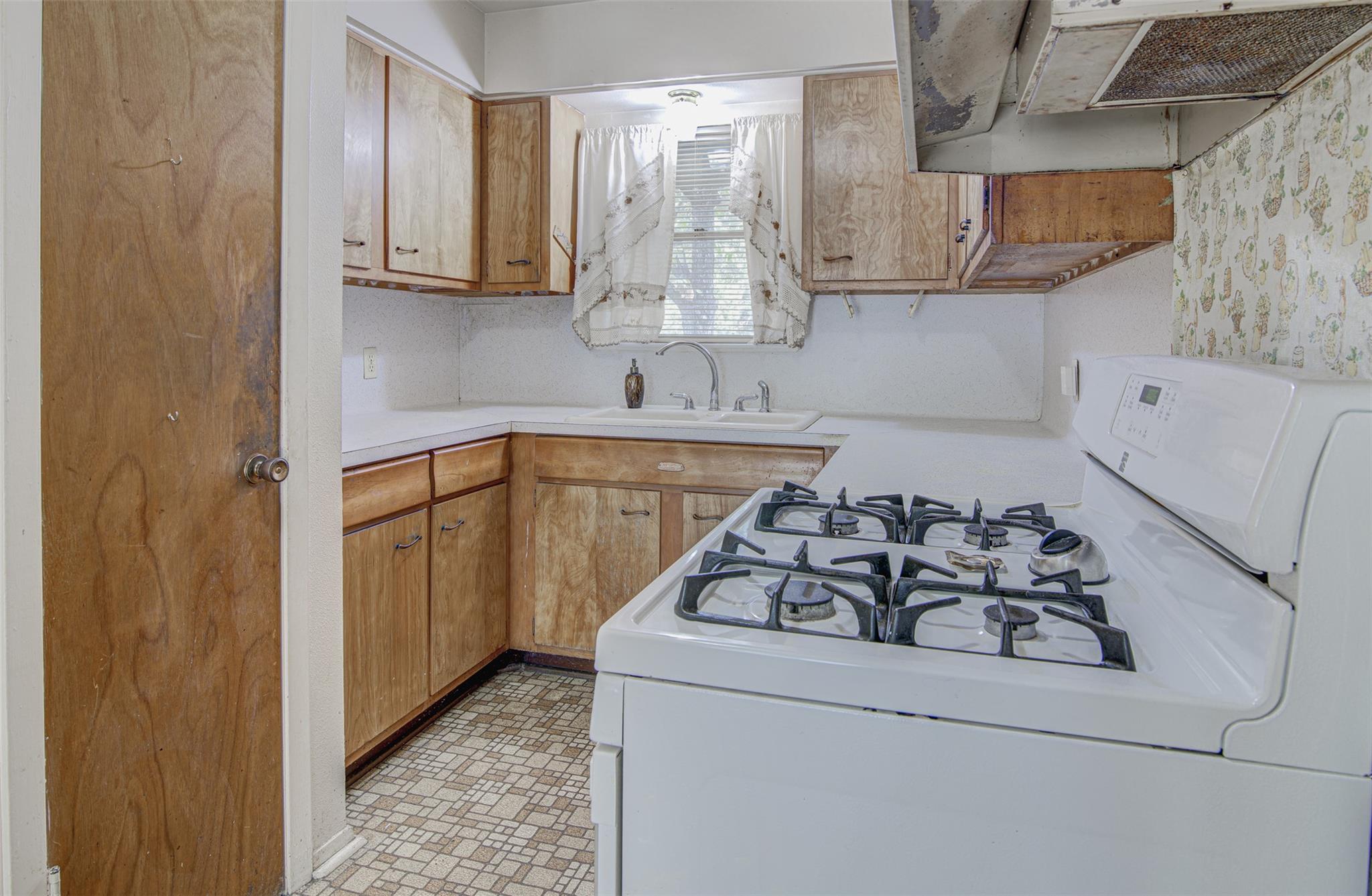 8915 Slayton DR — photo 5