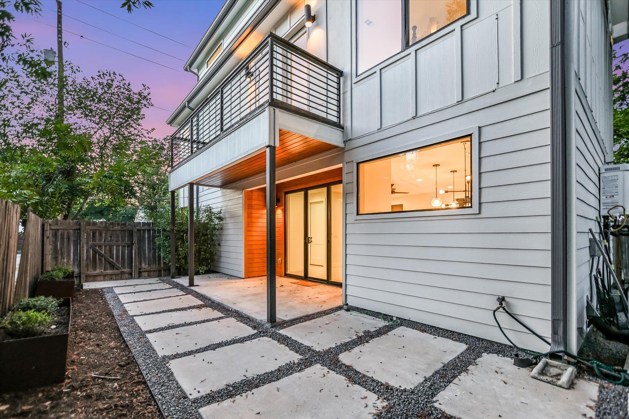 1127 Gunter ST #1 — photo 3