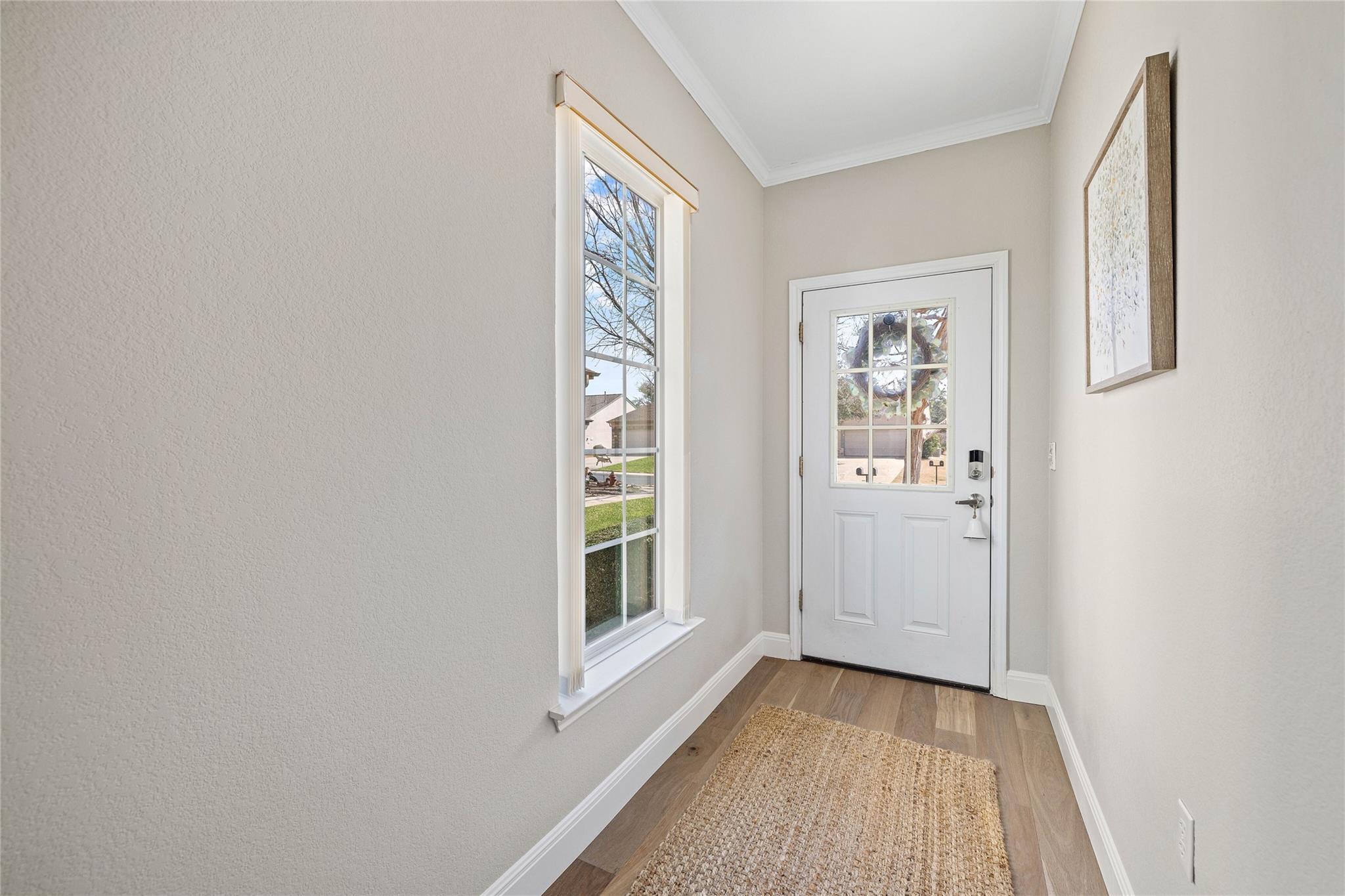 210 Crockett LN — photo 3
