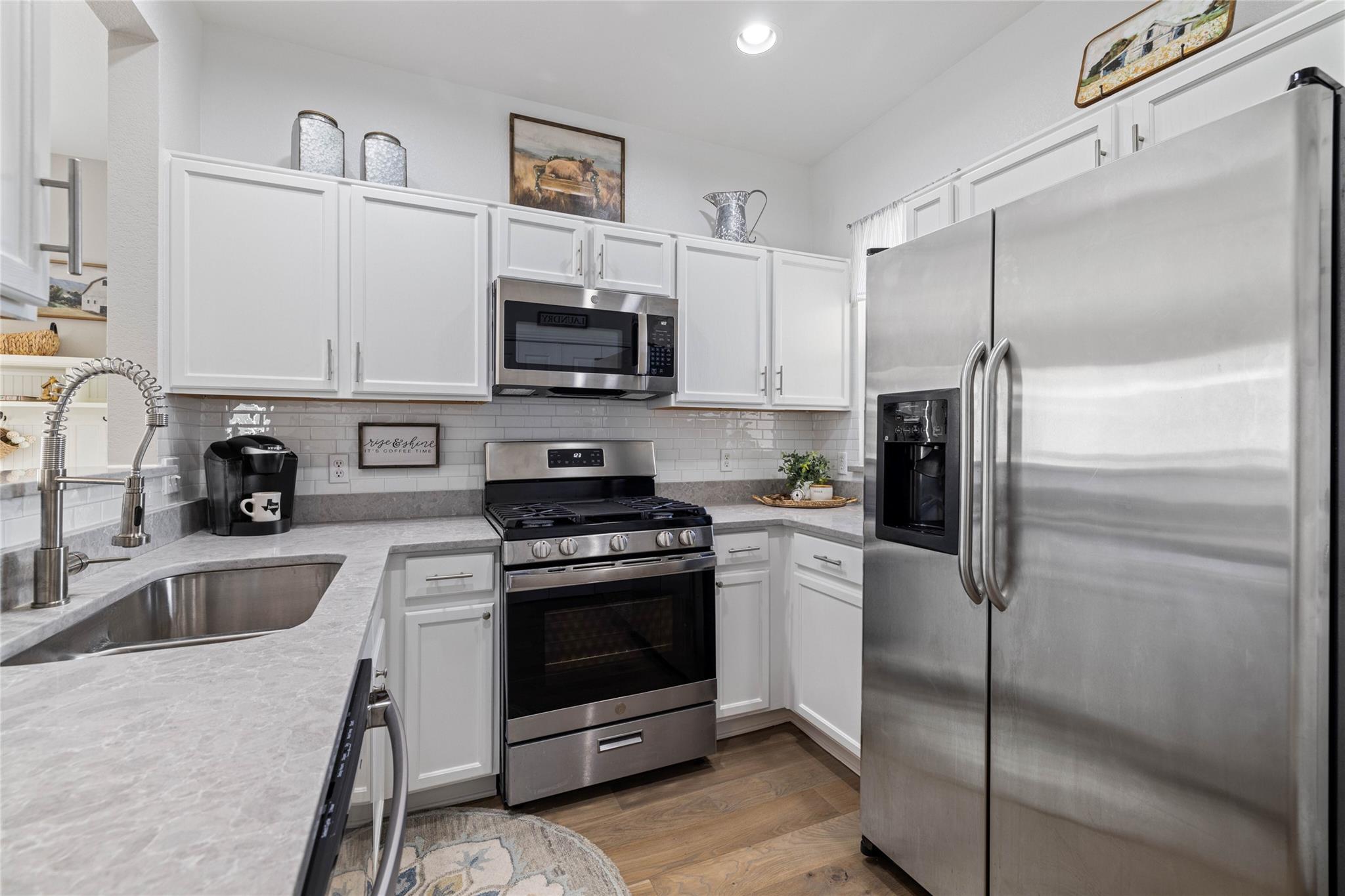 210 Crockett LN — photo 4