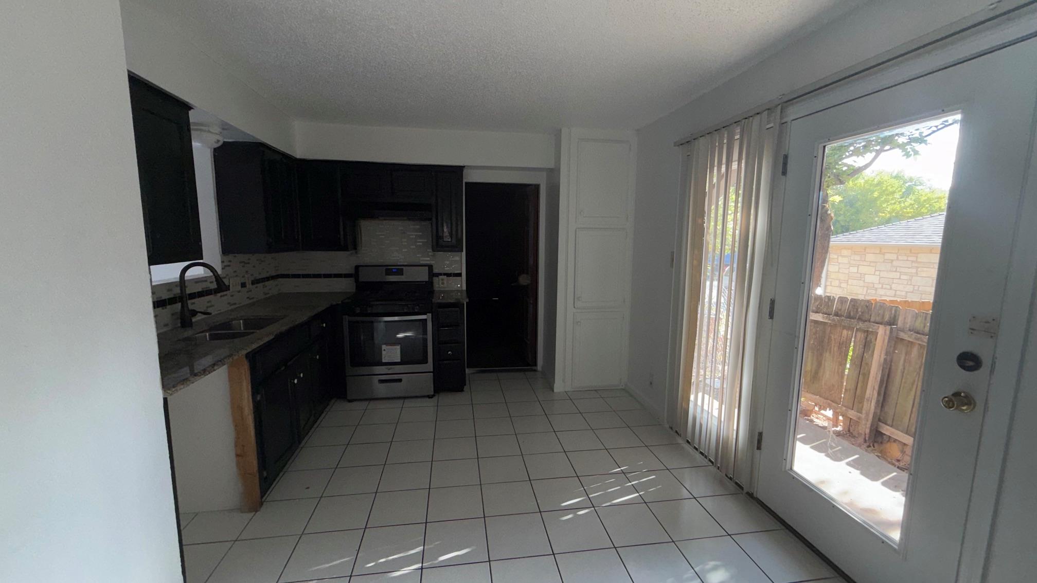 1303 Bonnie Brae ST #B — photo 4