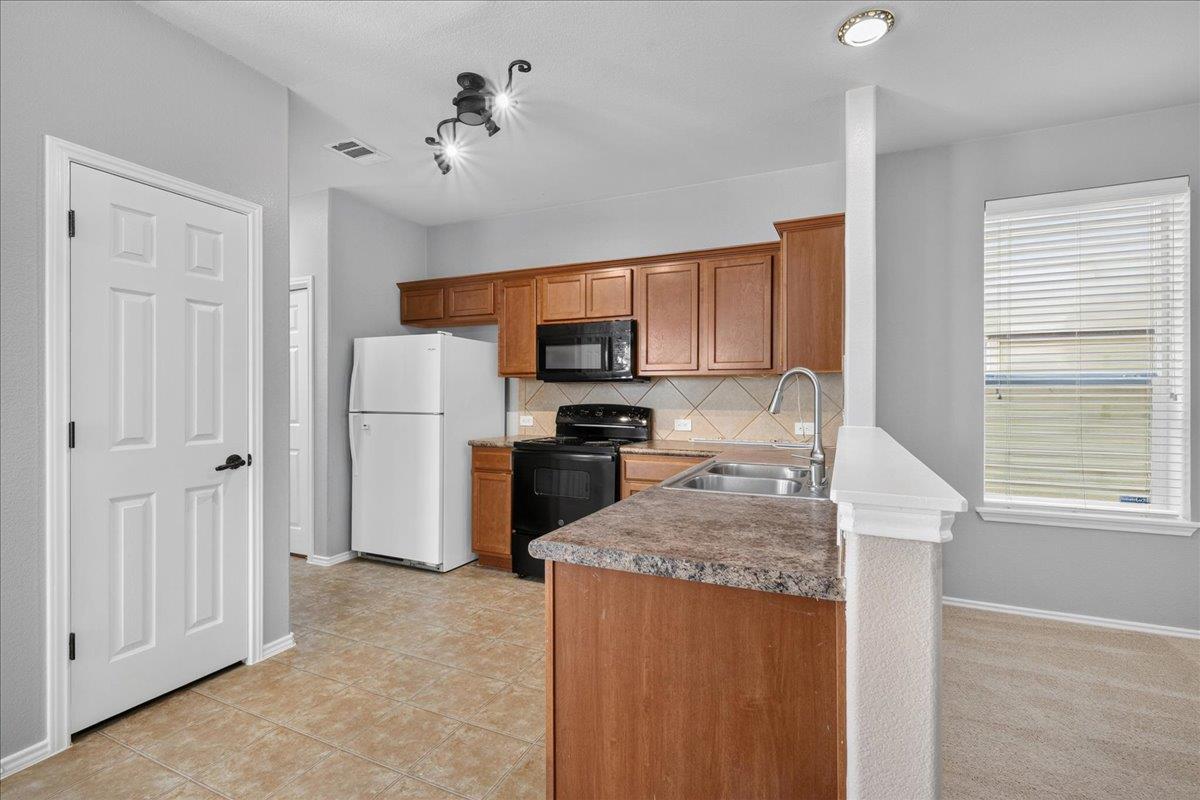 816 Craters Of The Moon BLVD — photo 5