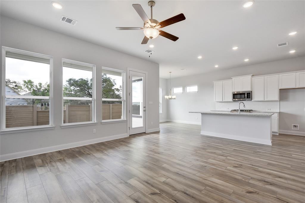 112 Revere DR — photo 3