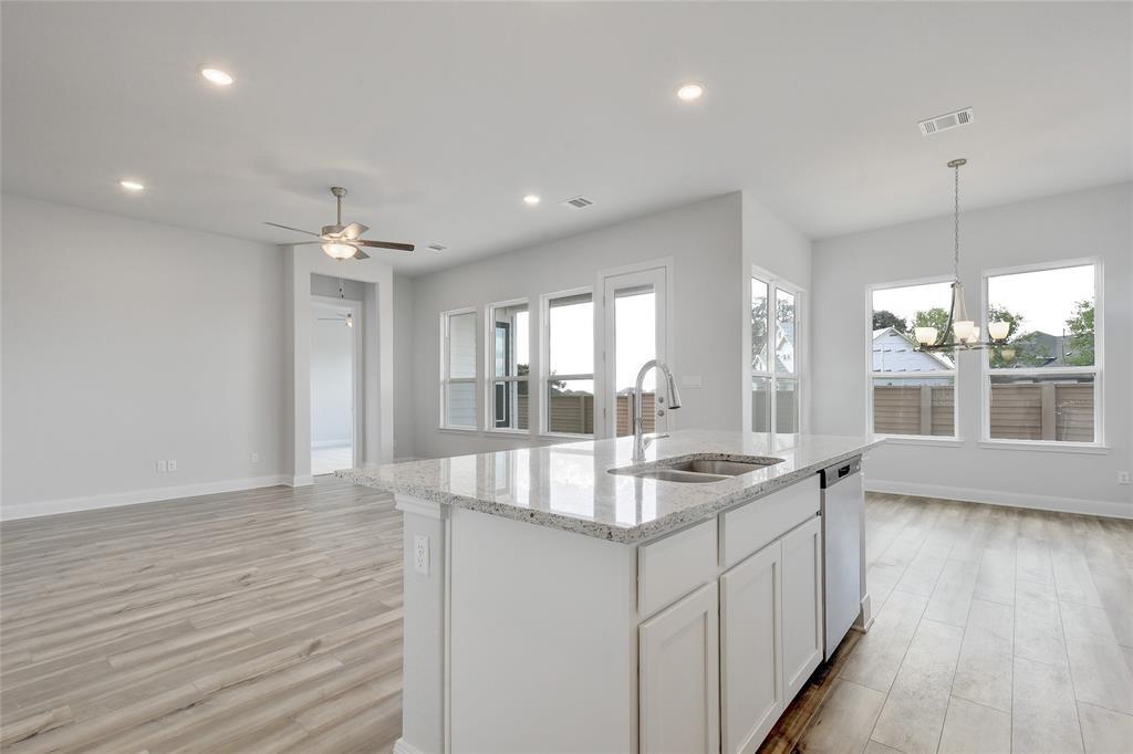 112 Revere DR — photo 4