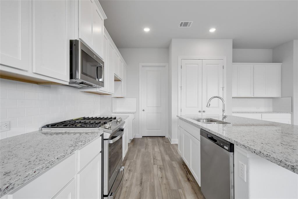 112 Revere DR — photo 5
