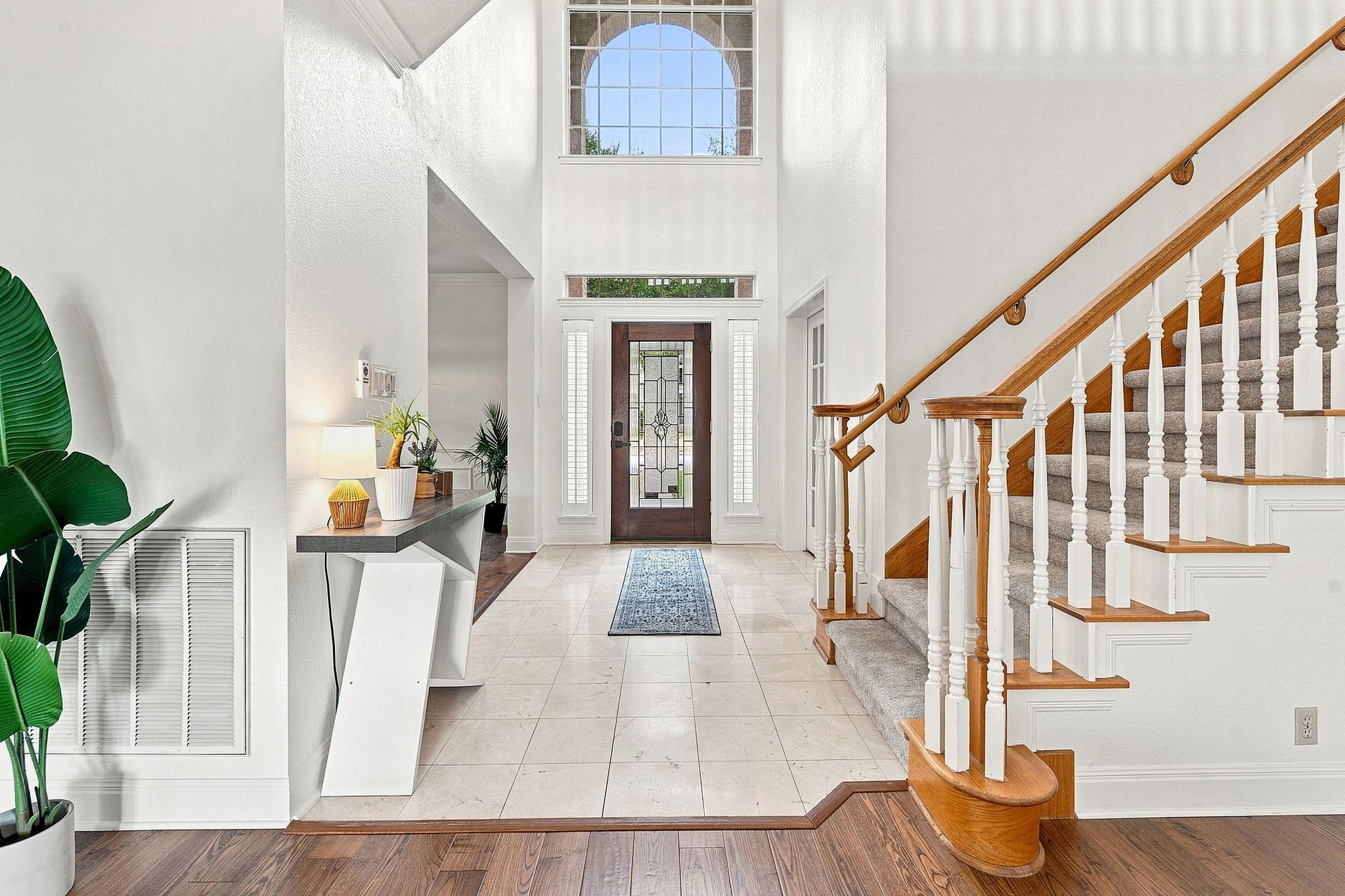 5204 Deerwood CT — photo 3