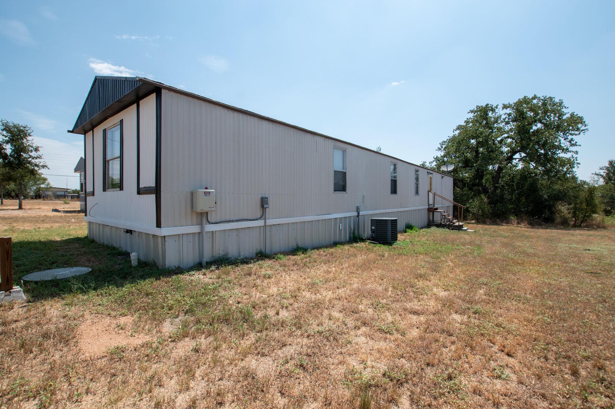 915 Austin ST — photo 4