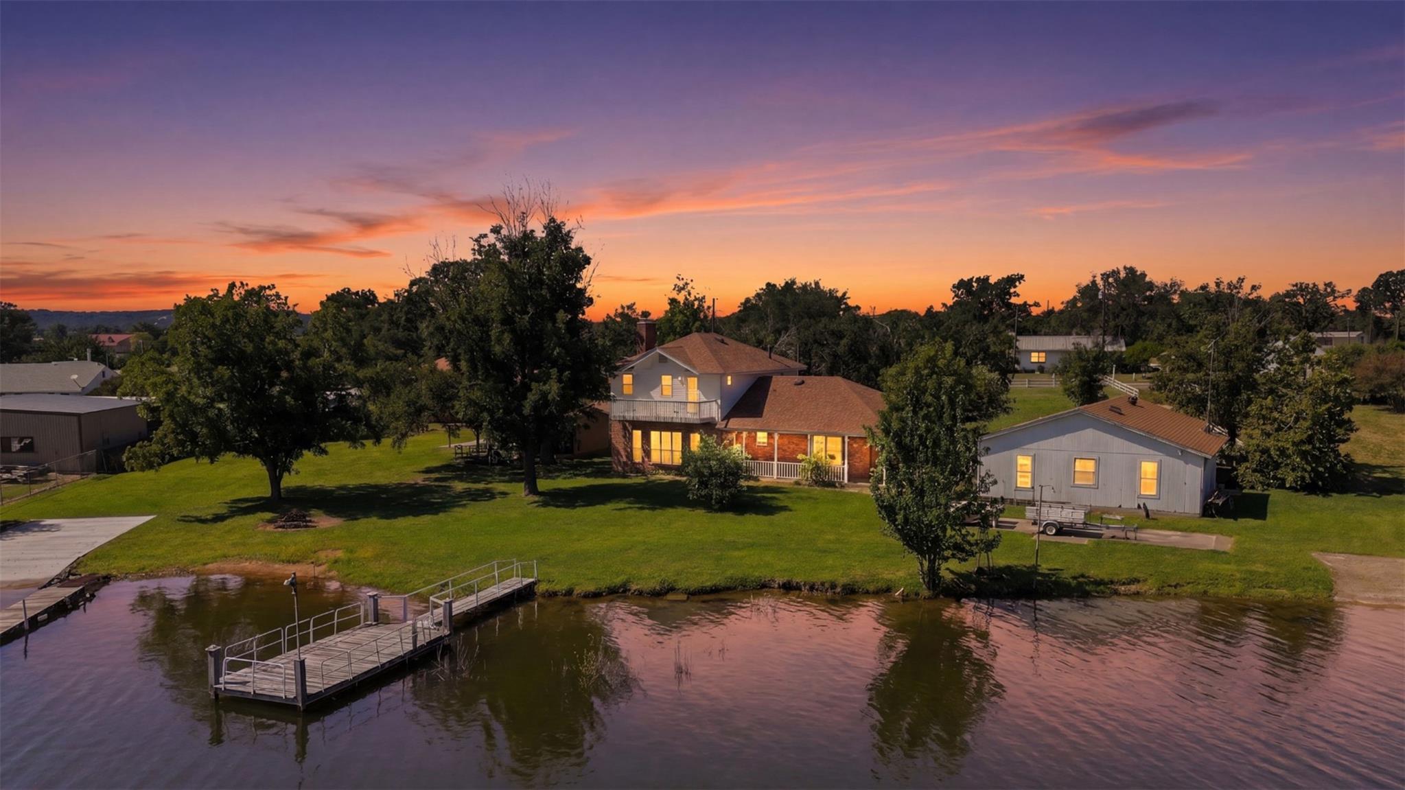 220 Hummingbird CIR