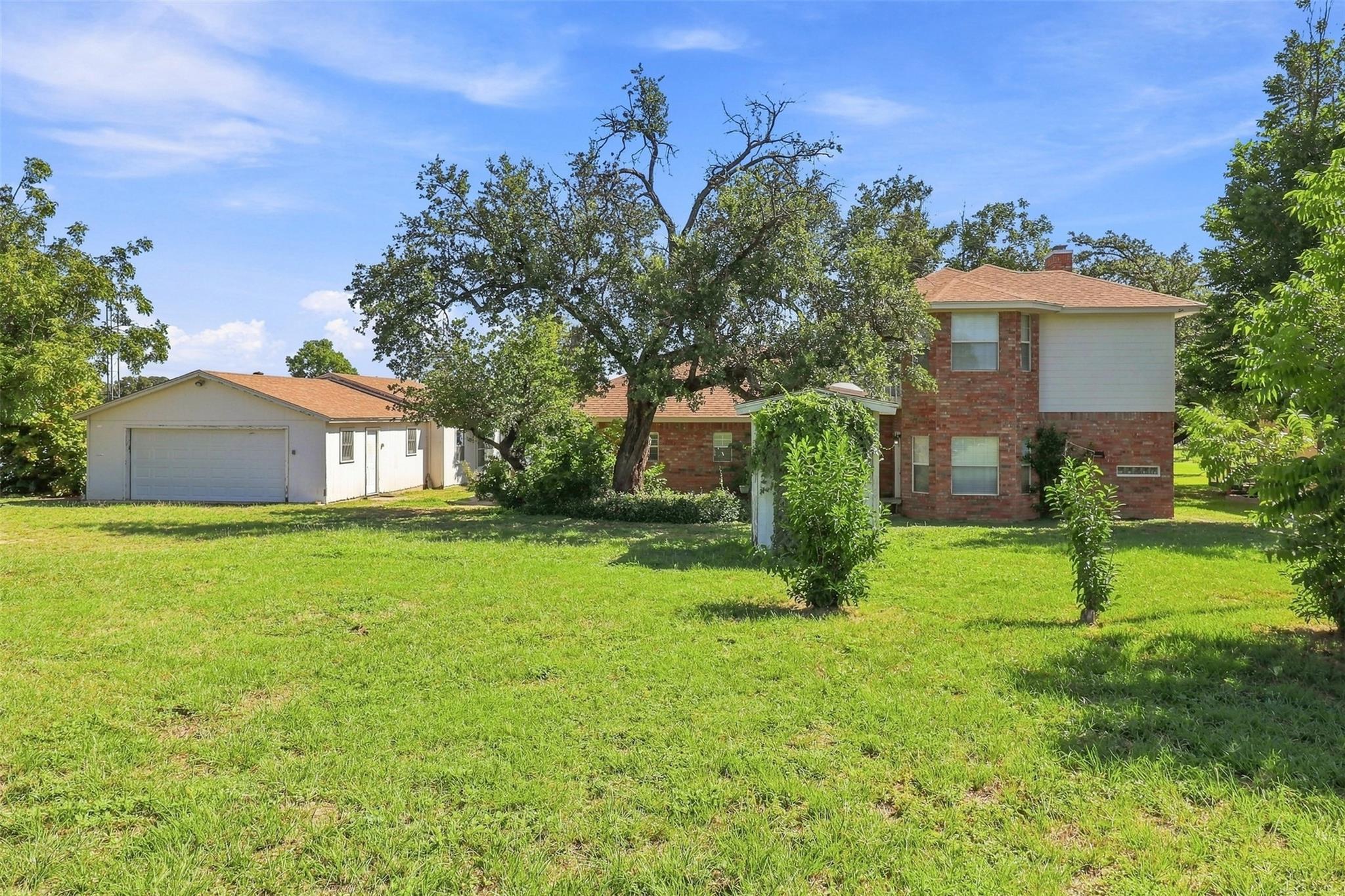 220 Hummingbird CIR — photo 4
