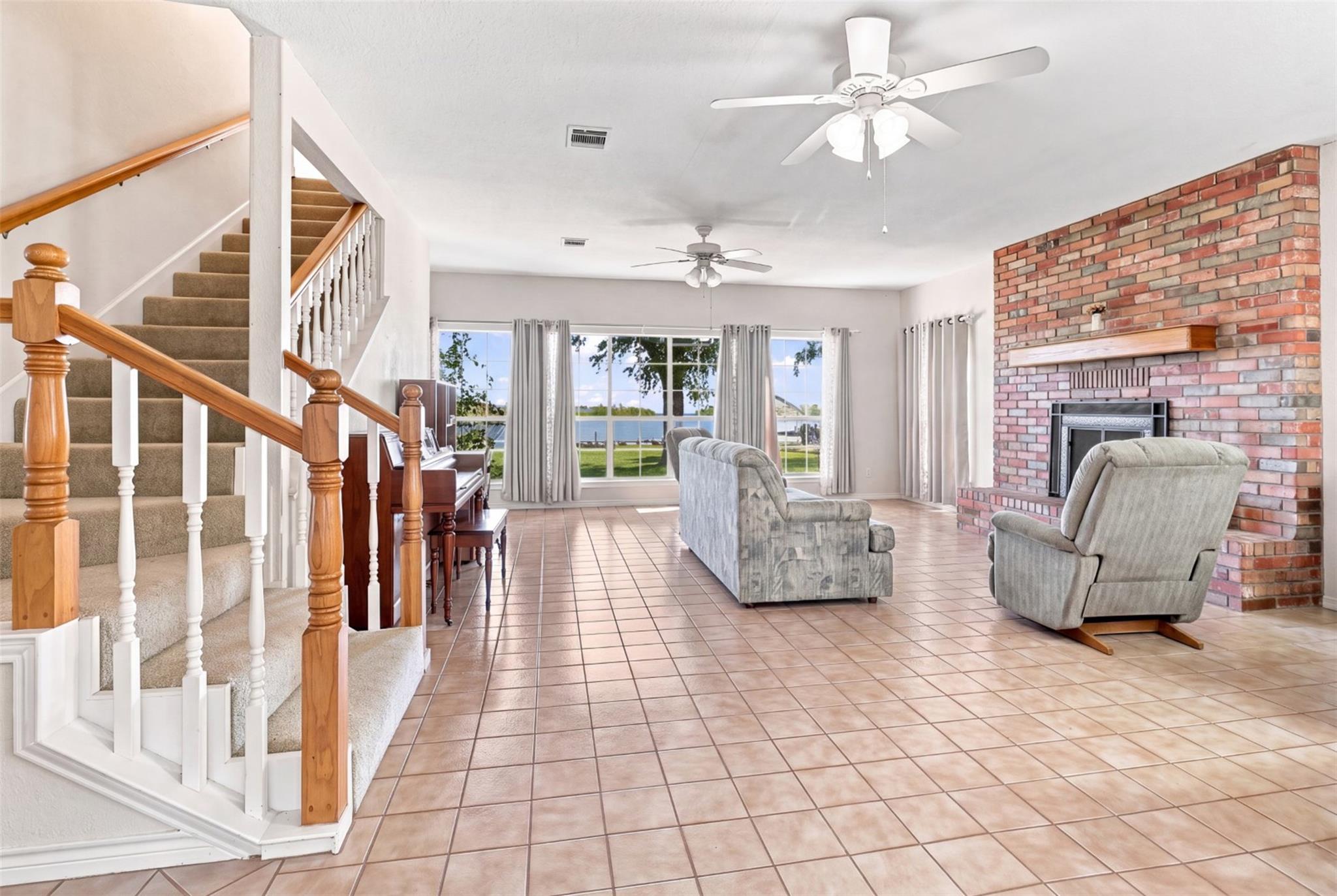 220 Hummingbird CIR — photo 5