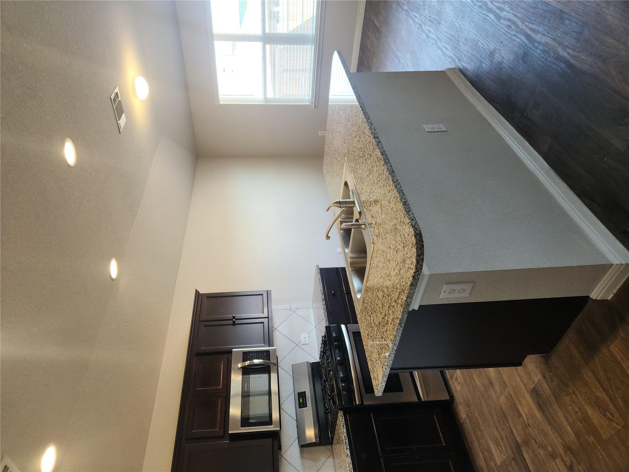 10808 Seguin ST — photo 4