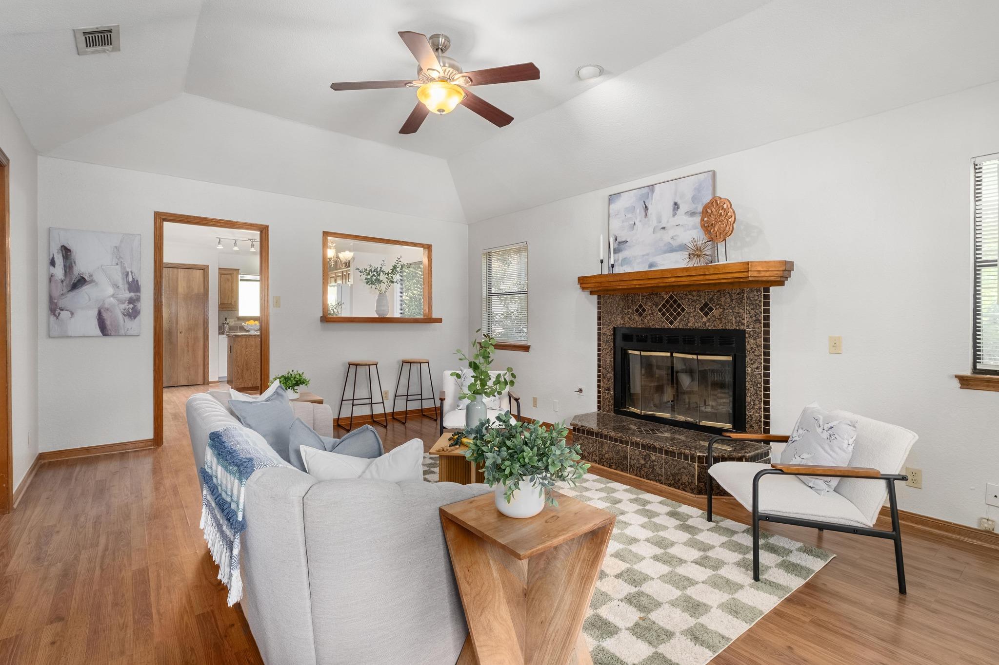 5108 Avenue H — photo 3
