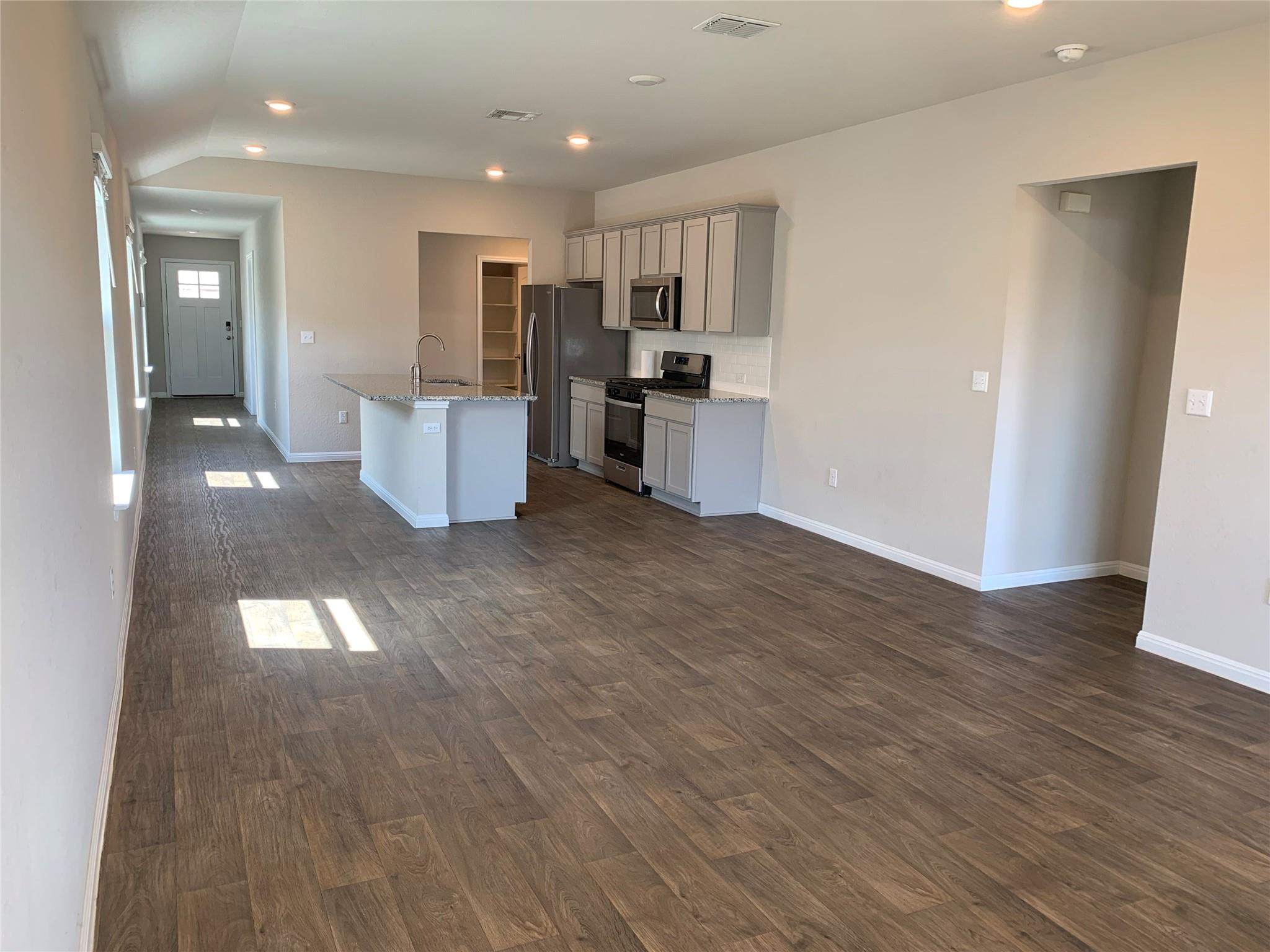 211 Hamilton Pool LN — photo 4