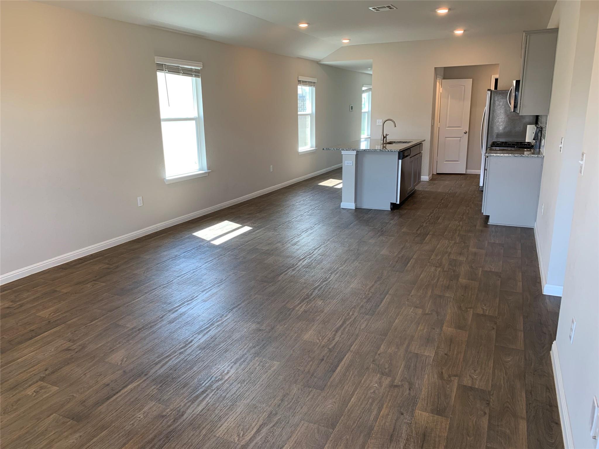 211 Hamilton Pool LN — photo 5