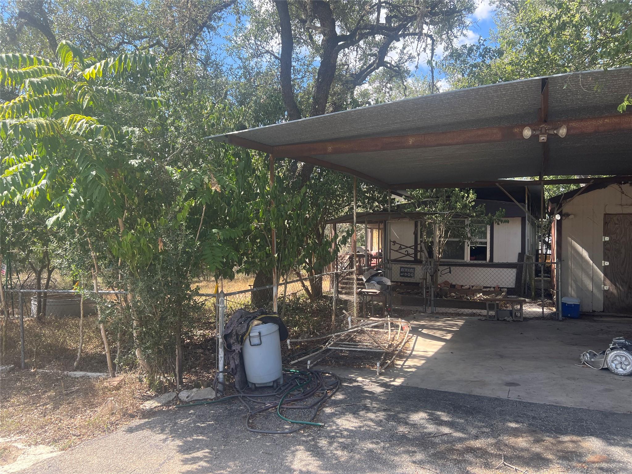 542 Flintstone DR — photo 3