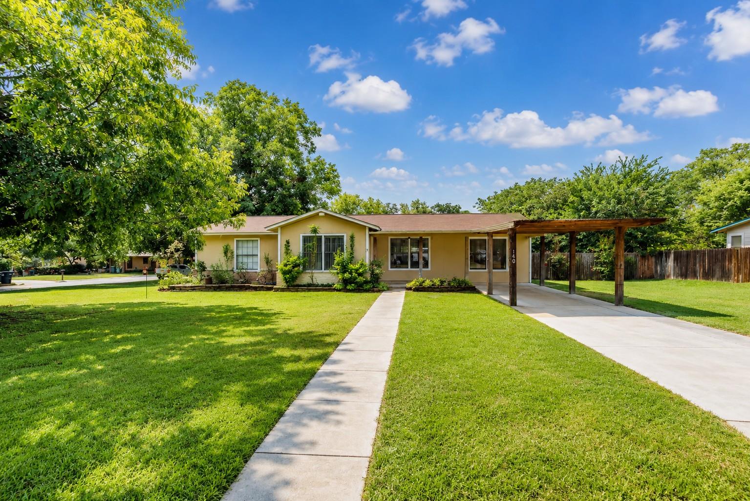 140 Hillcrest DR