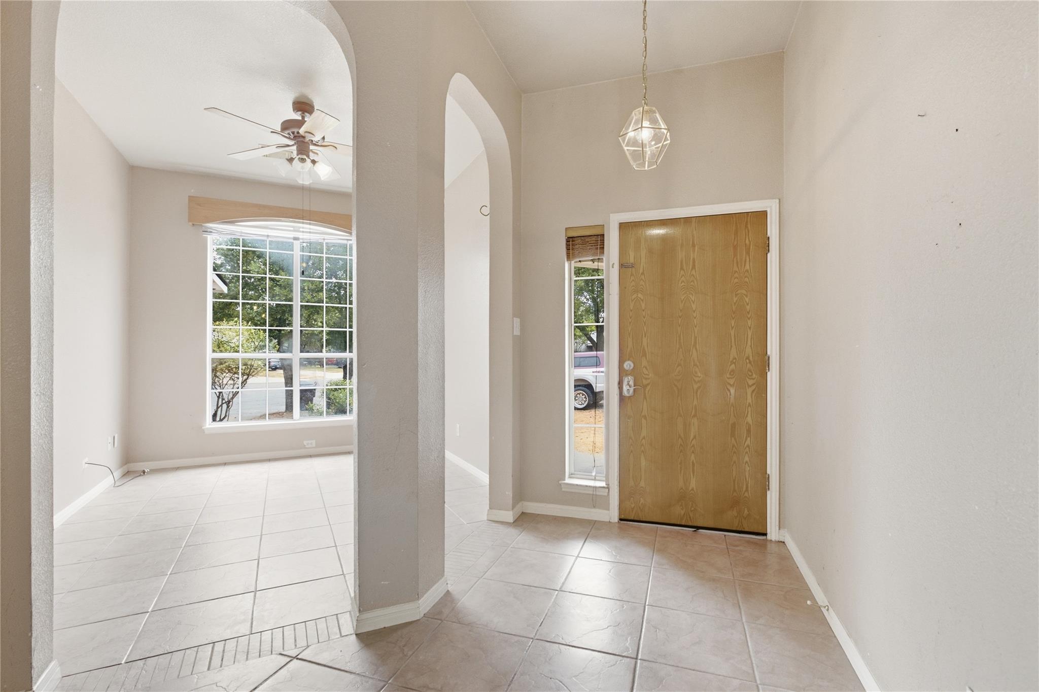 801 Lawmans CT — photo 3