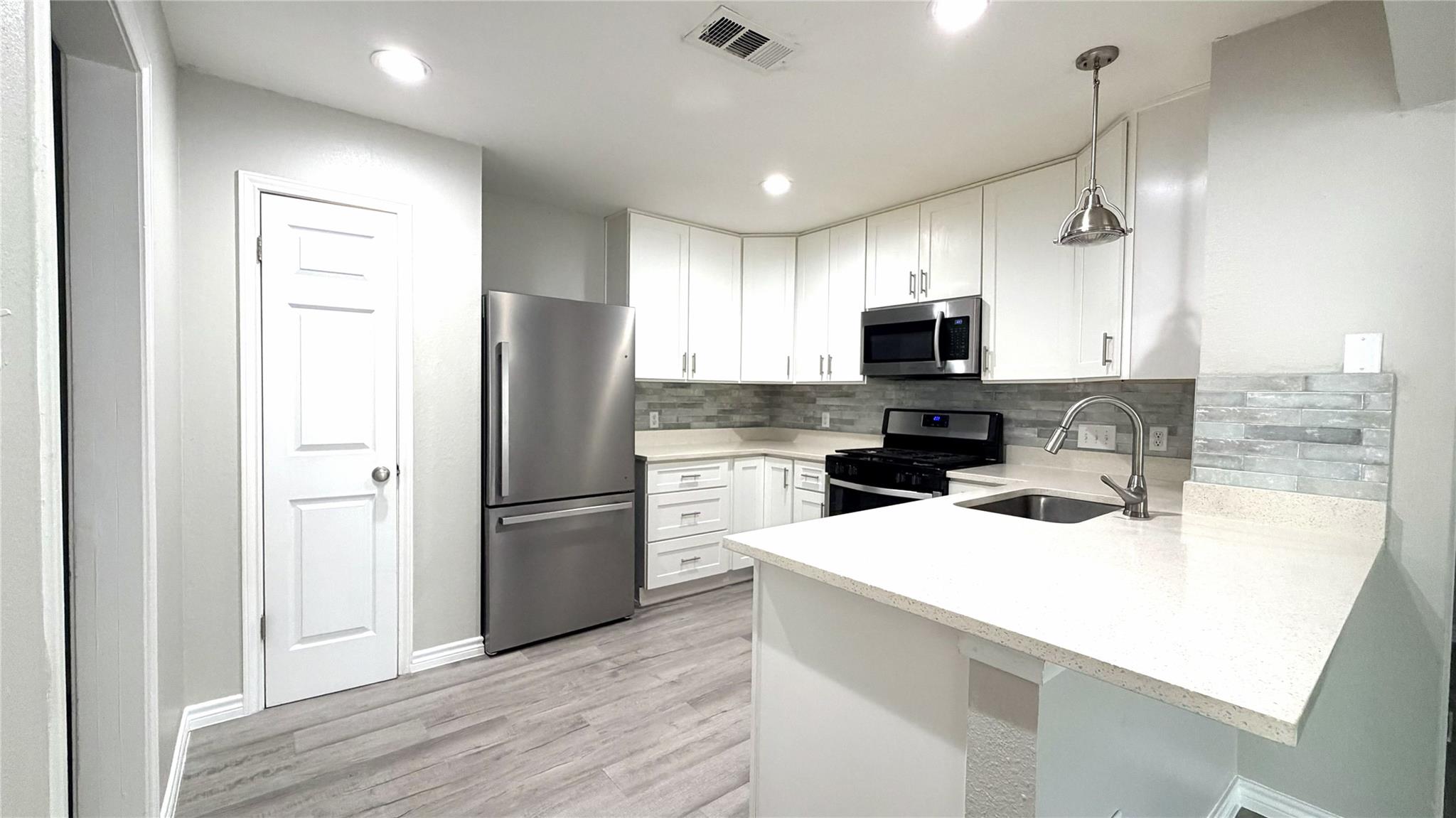 12708 La Salle DR — photo 5