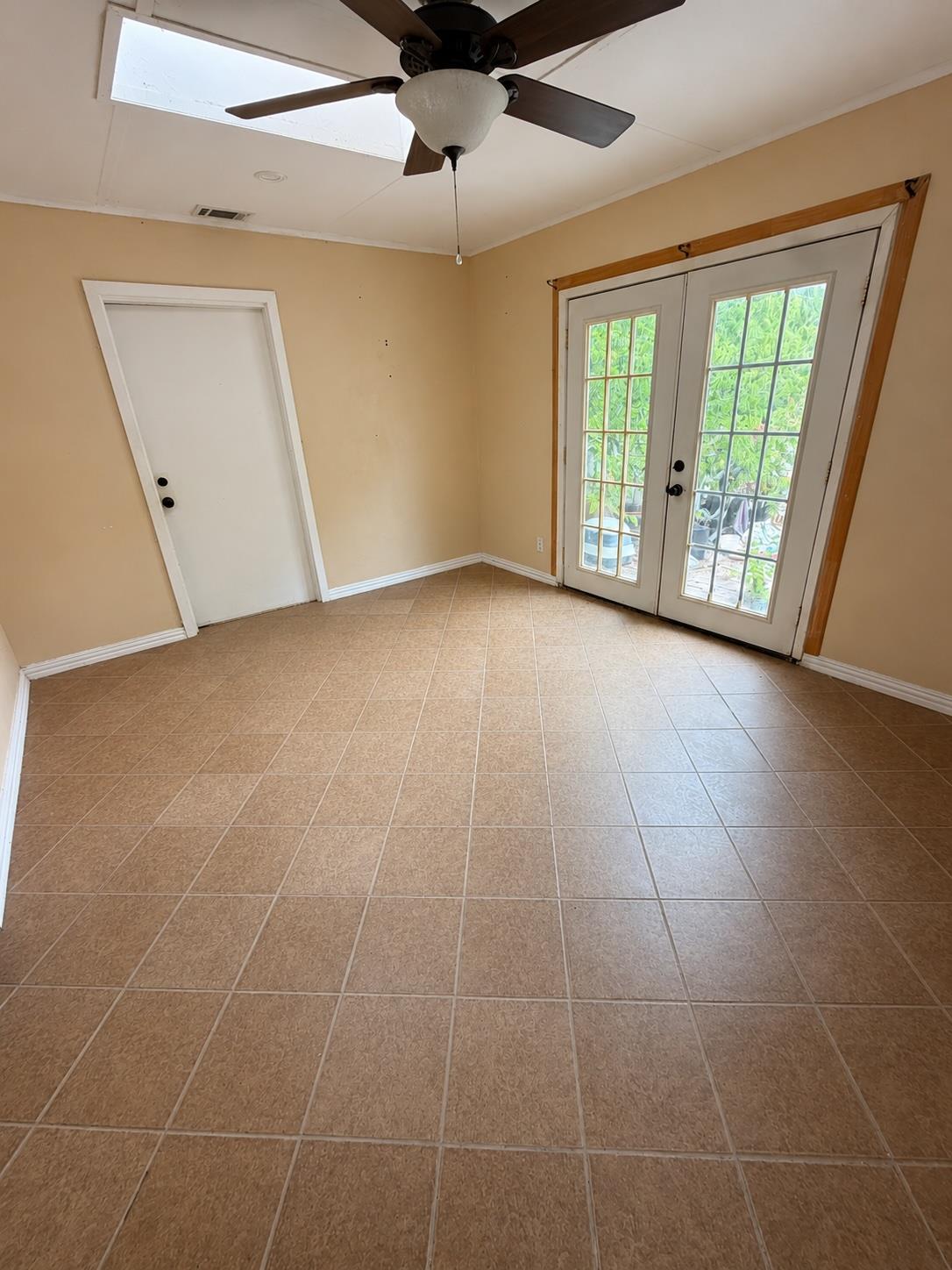 285 Pecos LN — photo 3