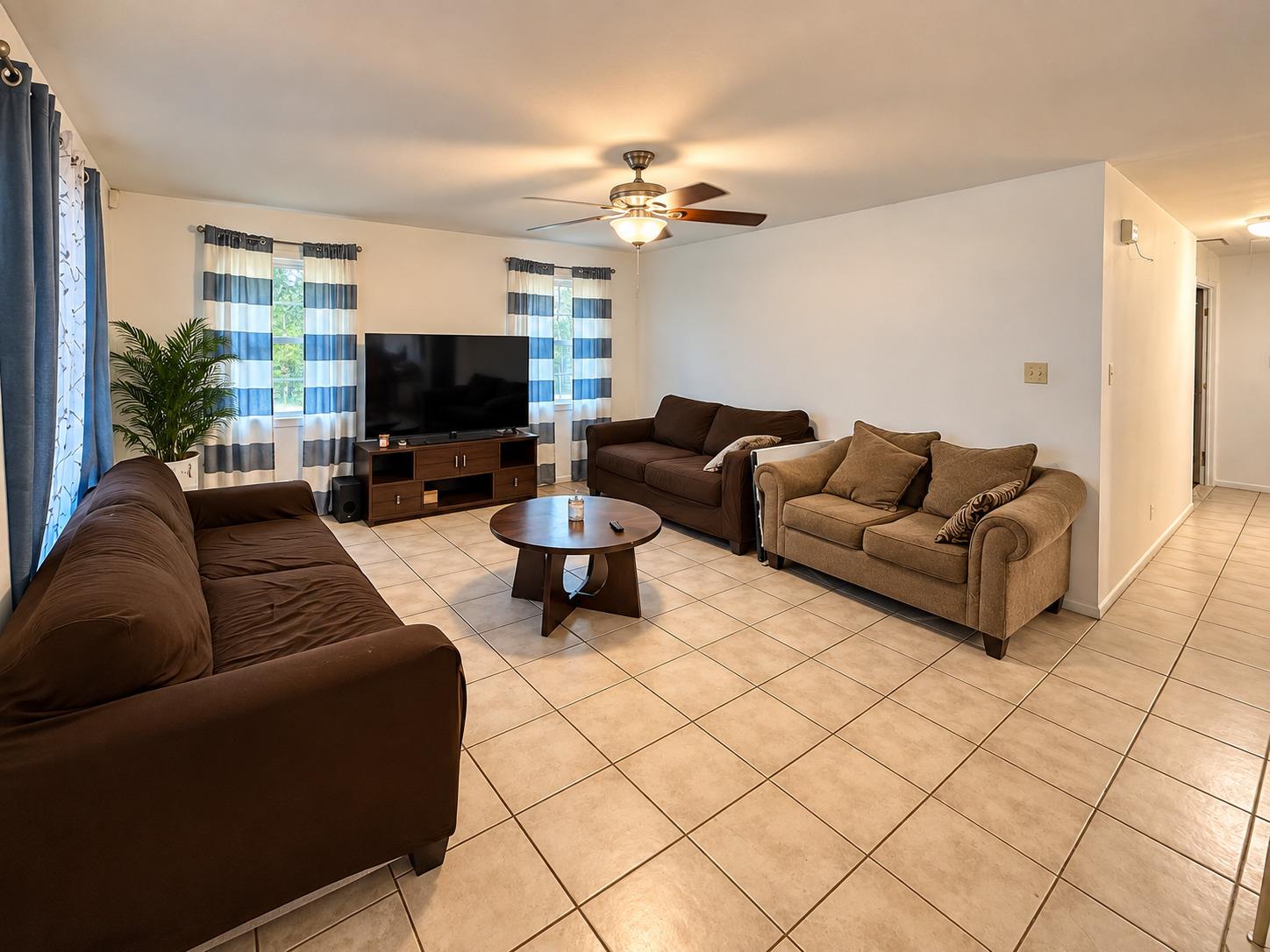 1210 Delano ST — photo 3