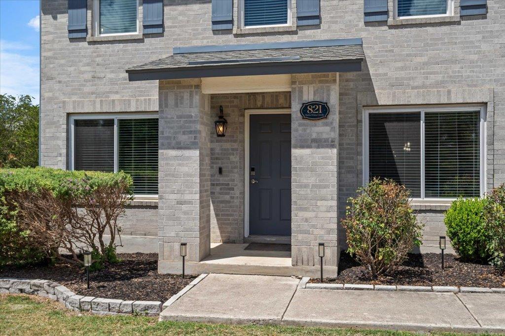 821 Bella Vista CIR — photo 3