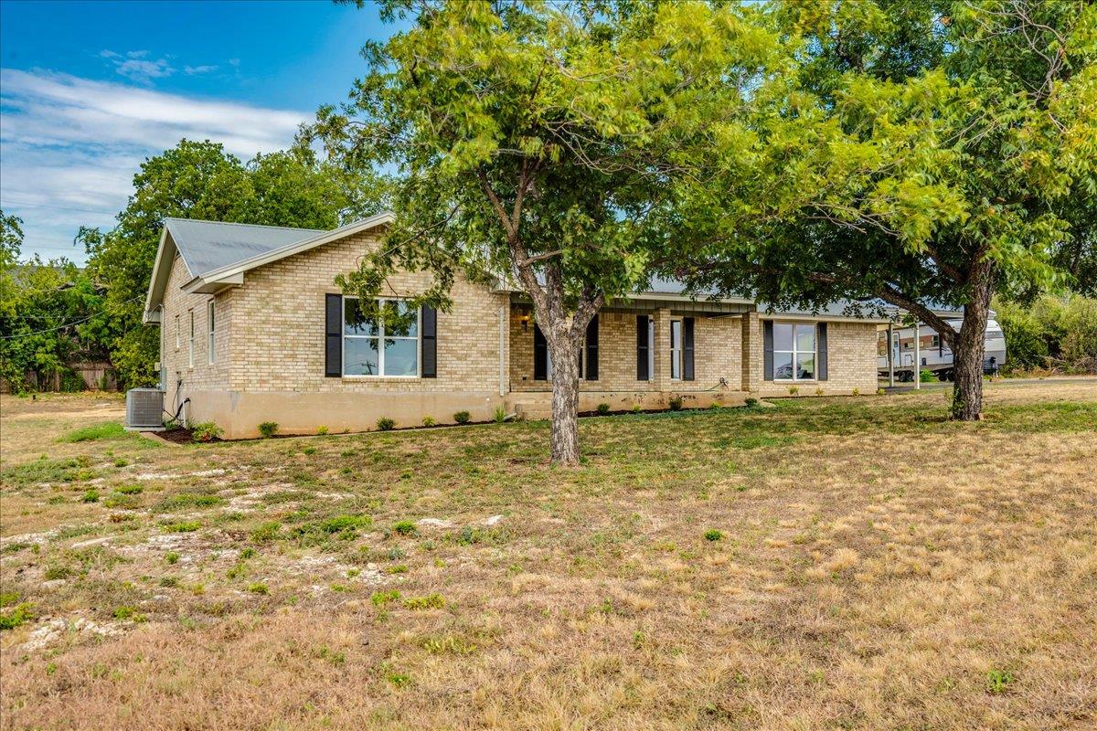 1102 Austin Ave — photo 4